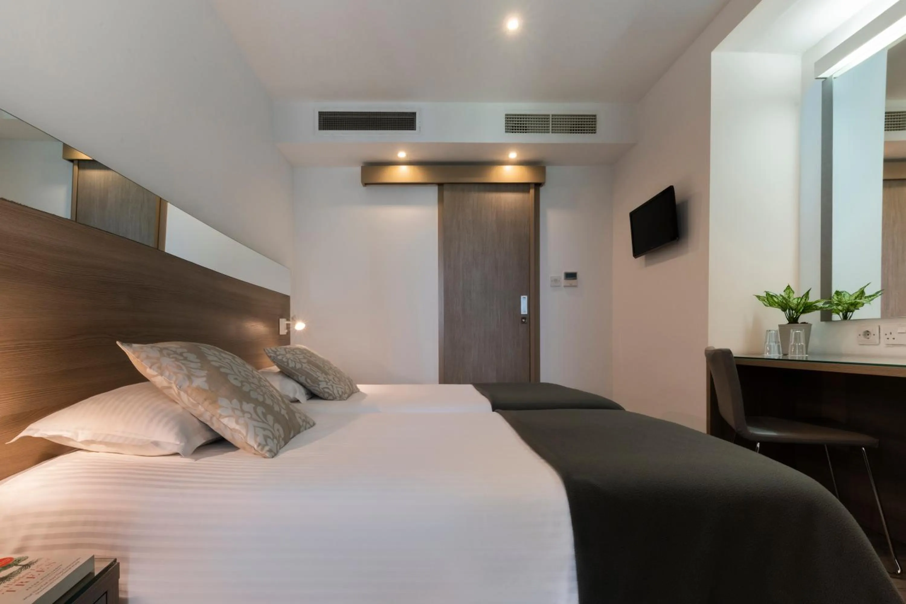 Bedroom, Bed in Plaza Regency Hotels