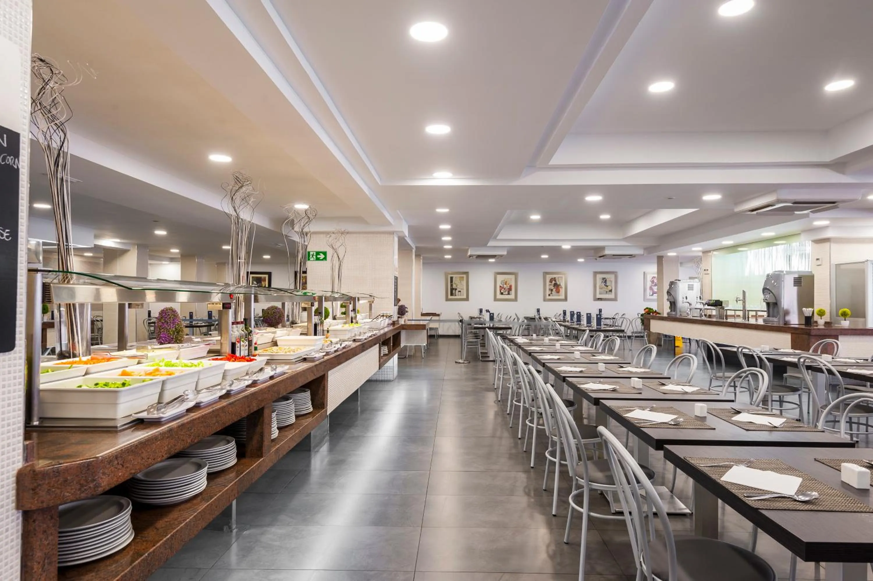 Restaurant/places to eat in Kn Aparthotel Columbus