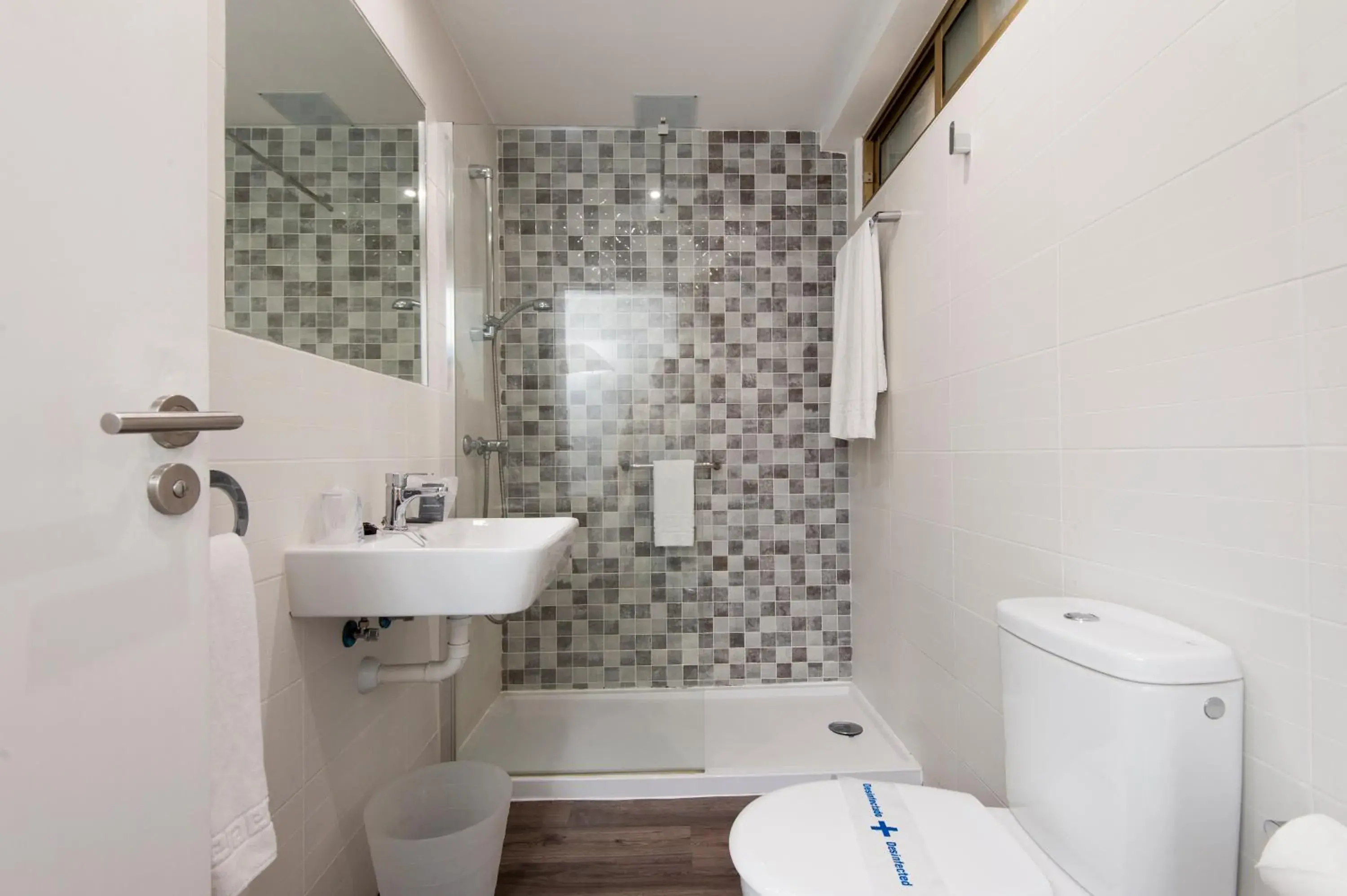 Bathroom in Kn Aparthotel Columbus Bathroom in Kn Aparthotel Columbus
