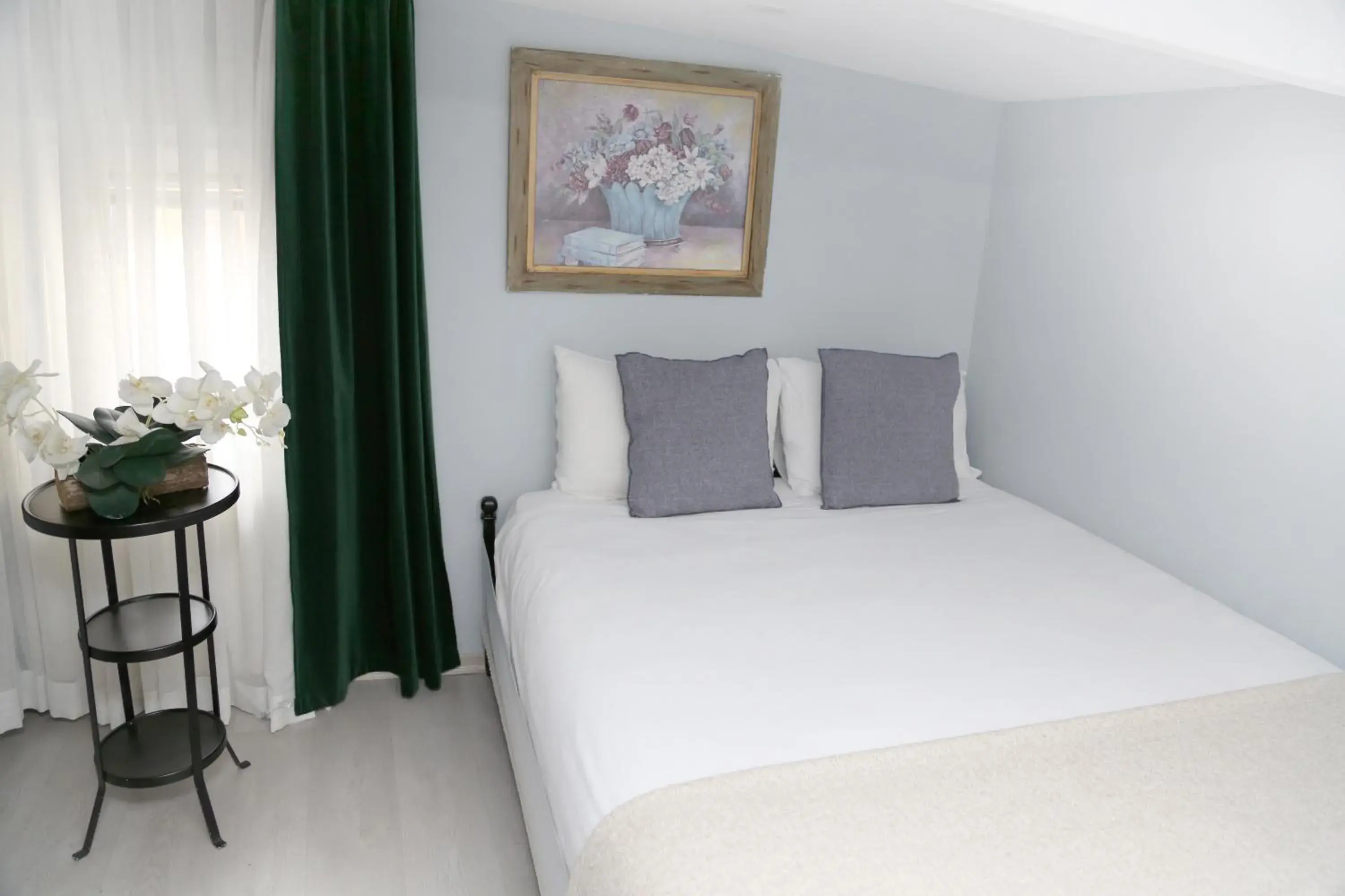 Bedroom, Bed in Ditto Flats Bedroom, Bed in Ditto Flats