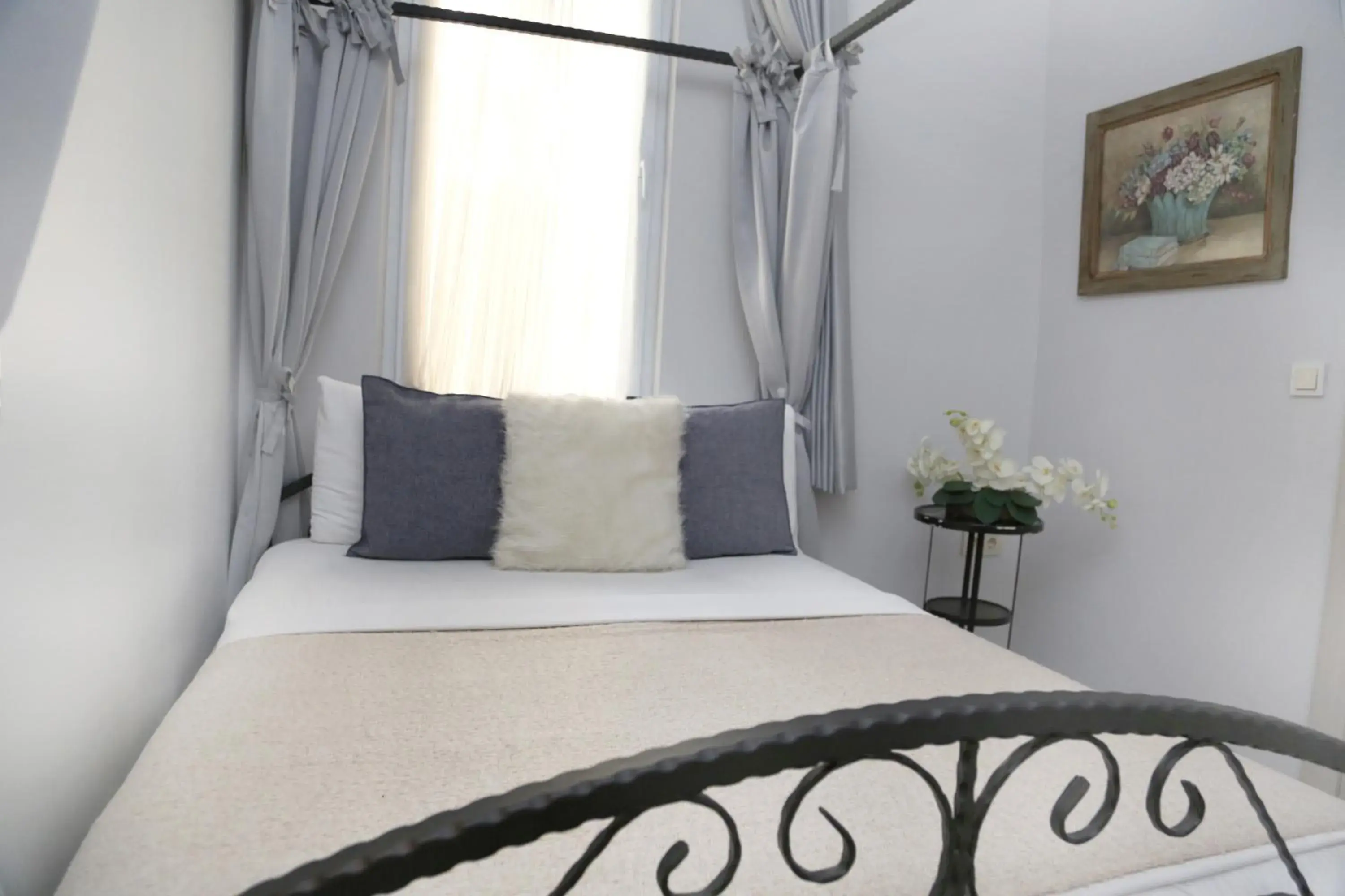 Bed in Ditto Flats Bed in Ditto Flats