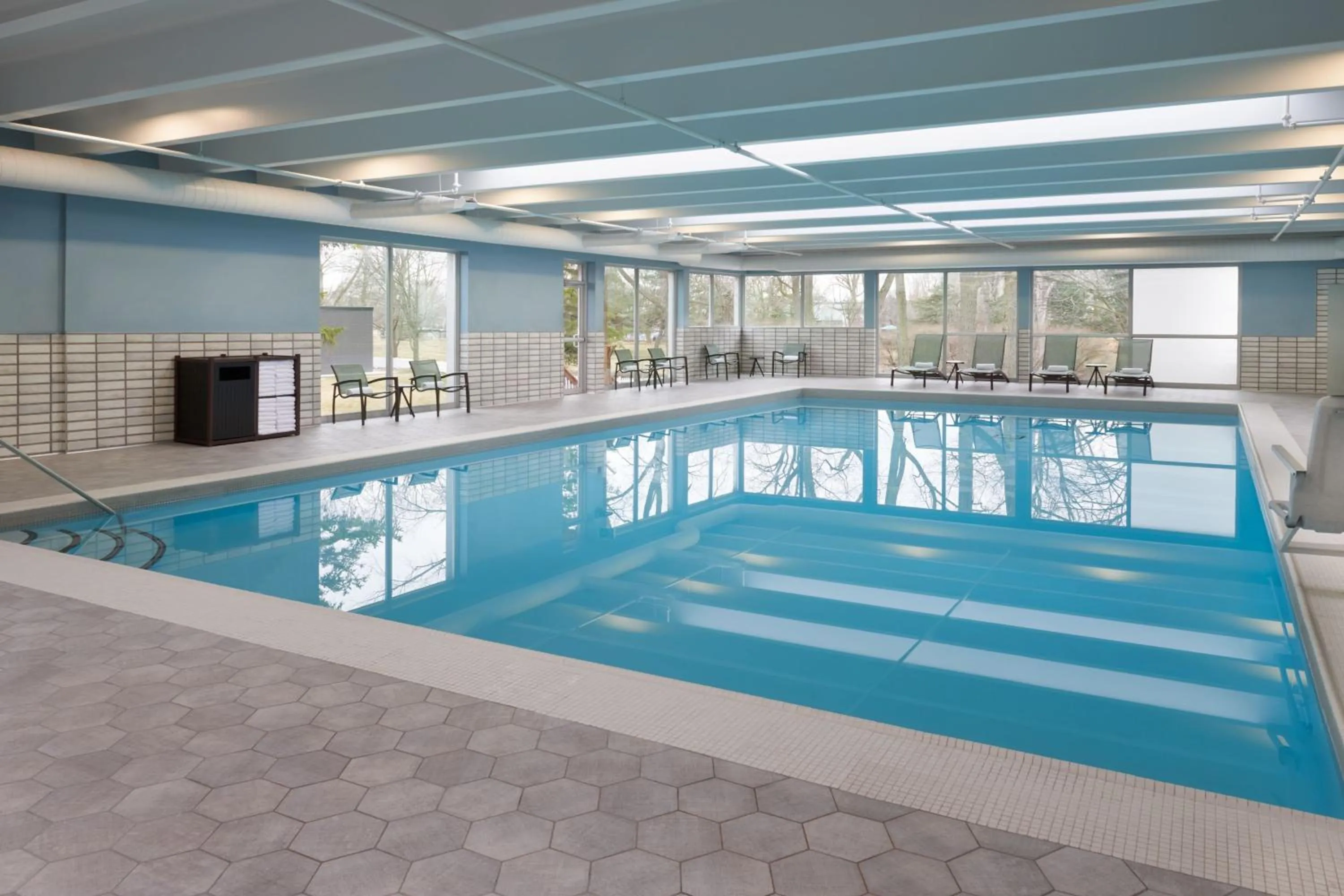 Swimming pool in Sunbridge Hotel & Conference Centre Sarnia