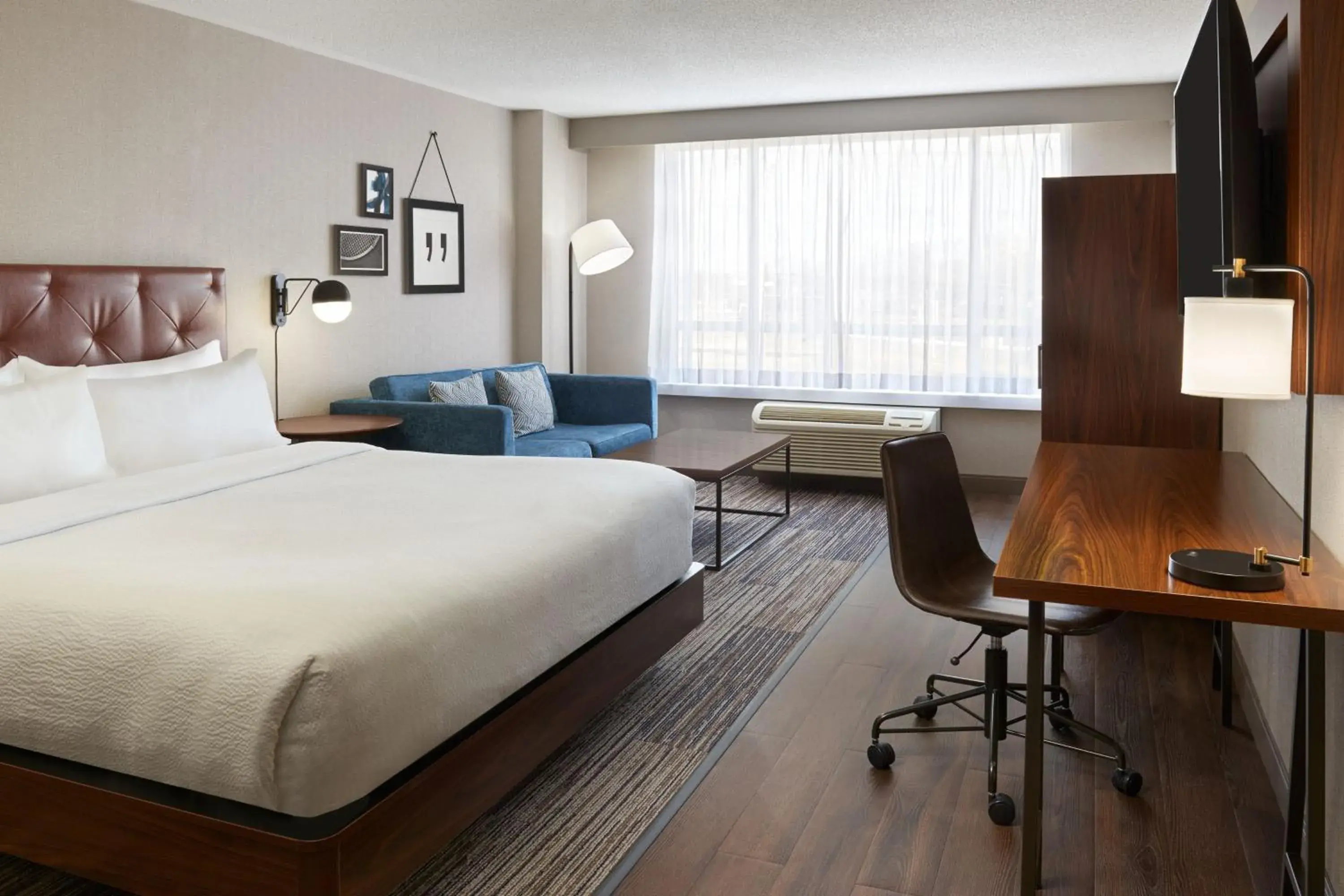 Photo of the whole room, Bed in Sunbridge Hotel & Conference Centre Sarnia Photo of the whole room, Bed in Sunbridge Hotel & Conference Centre Sarnia