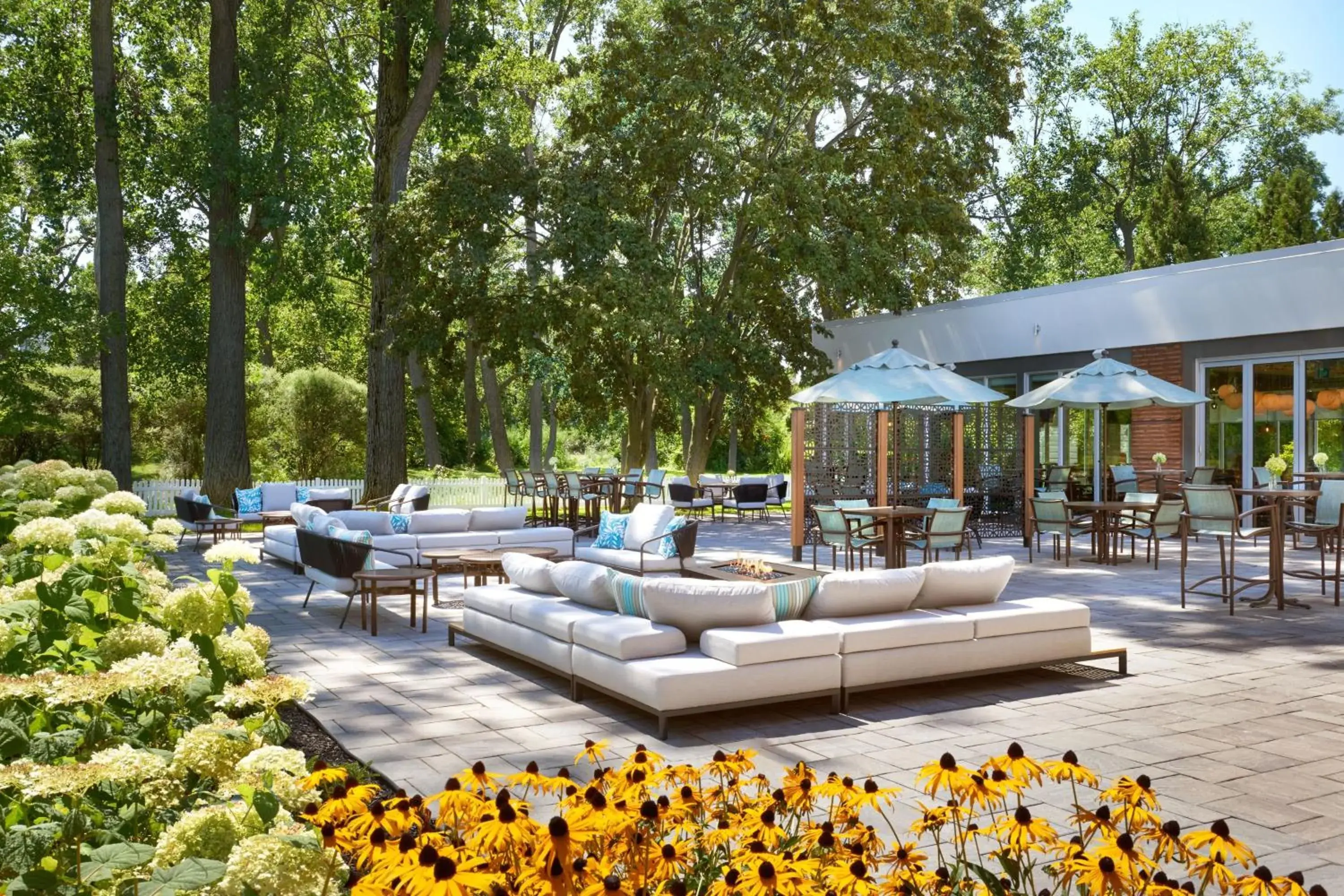 Property building in Sunbridge Hotel & Conference Centre Sarnia Property building in Sunbridge Hotel & Conference Centre Sarnia