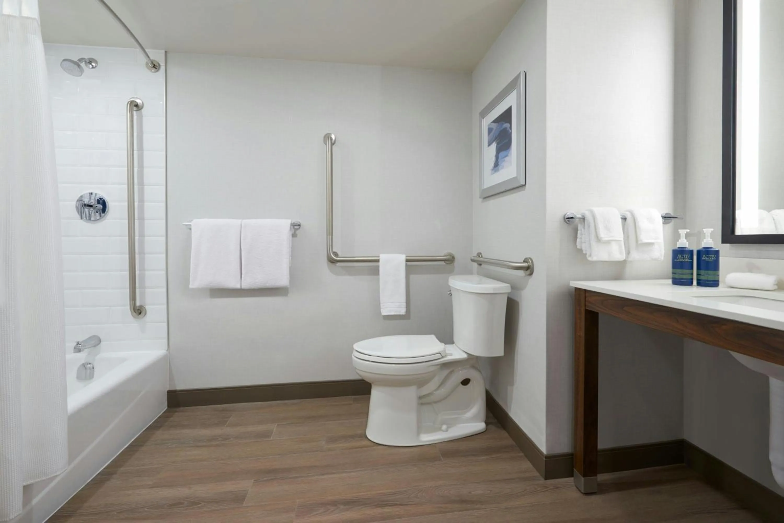 Bathroom in Four Points by Sheraton Point Edward Sarnia