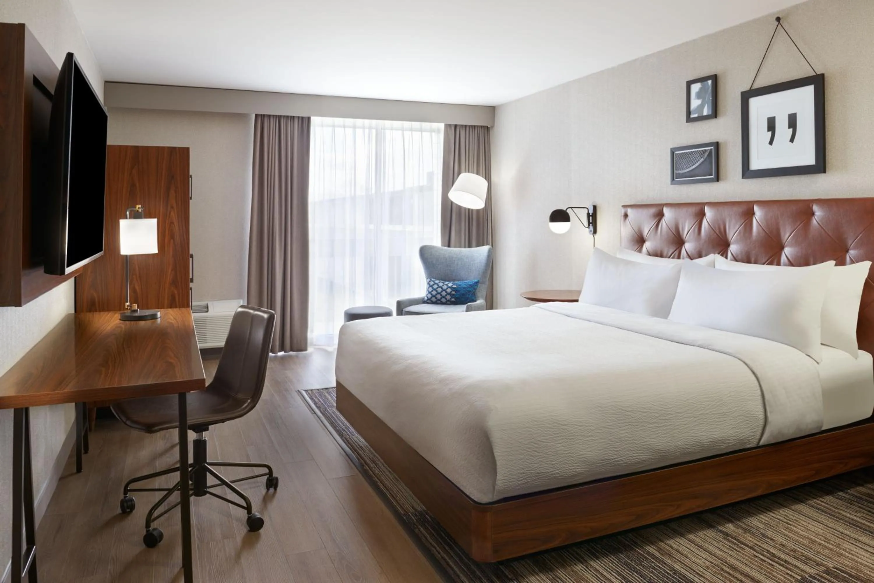 Photo of the whole room, Bed in Sunbridge Hotel & Conference Centre Sarnia