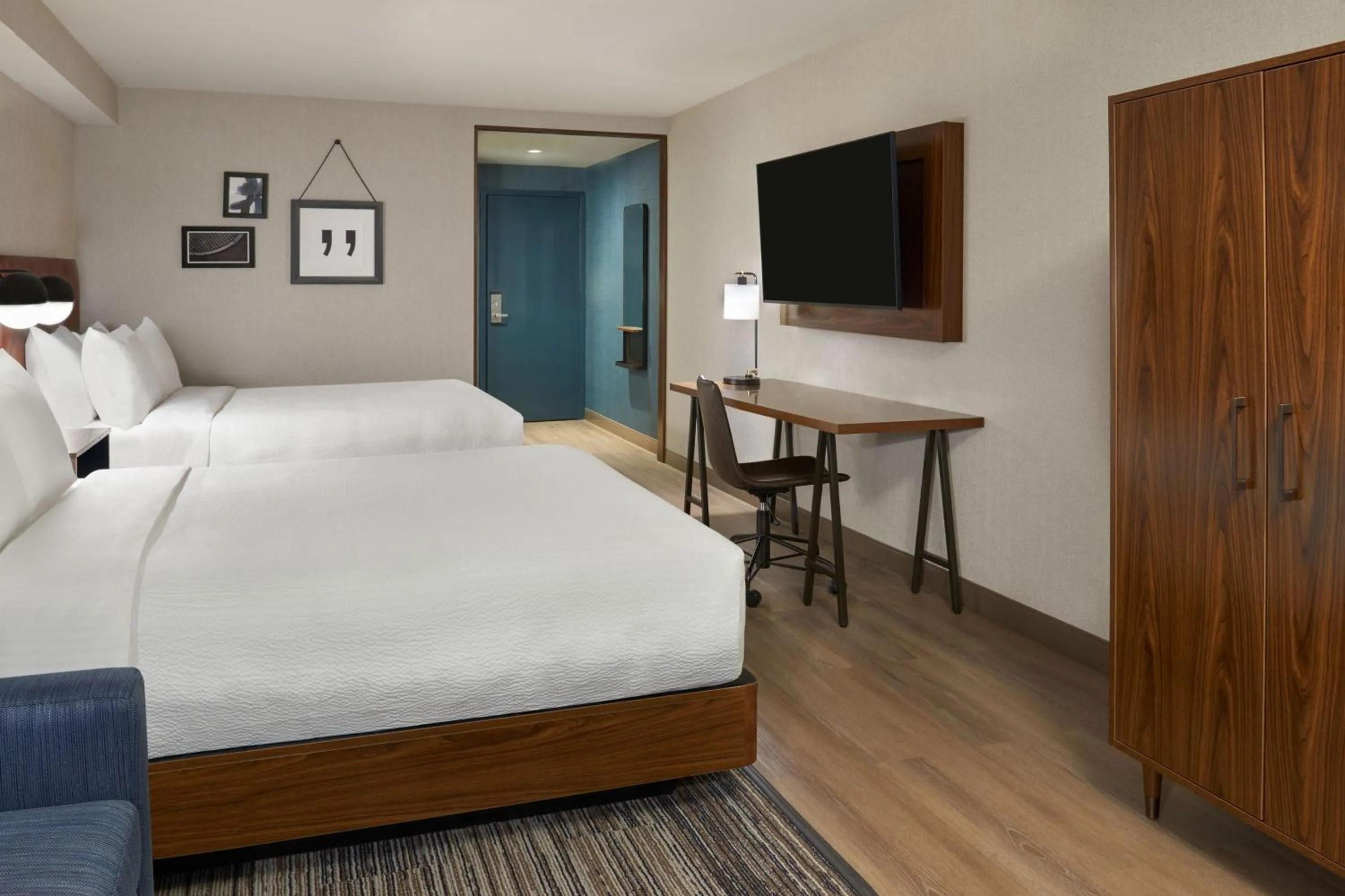 Photo of the whole room, Bed in Sunbridge Hotel & Conference Centre Sarnia