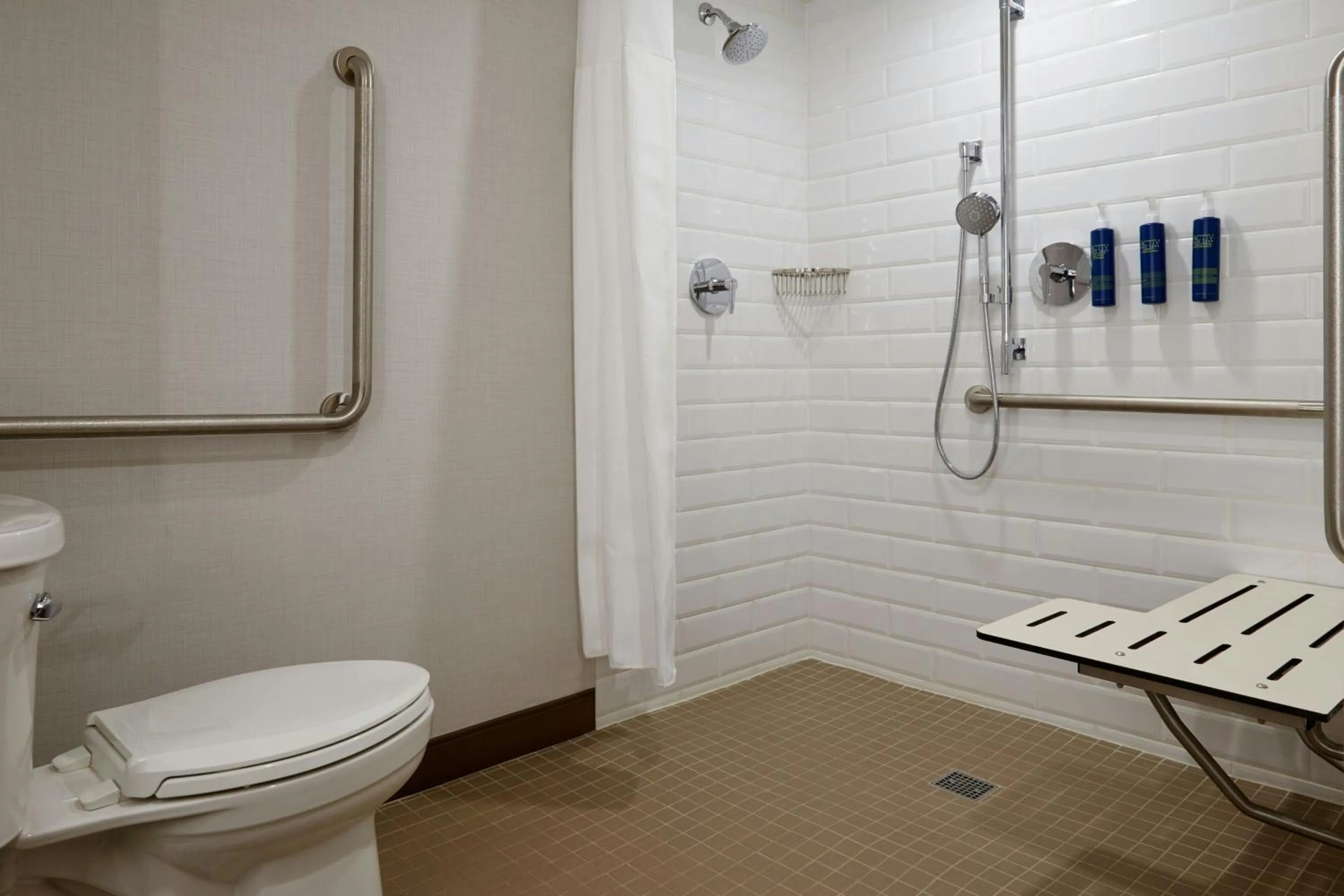 Bathroom in Four Points by Sheraton Point Edward Sarnia