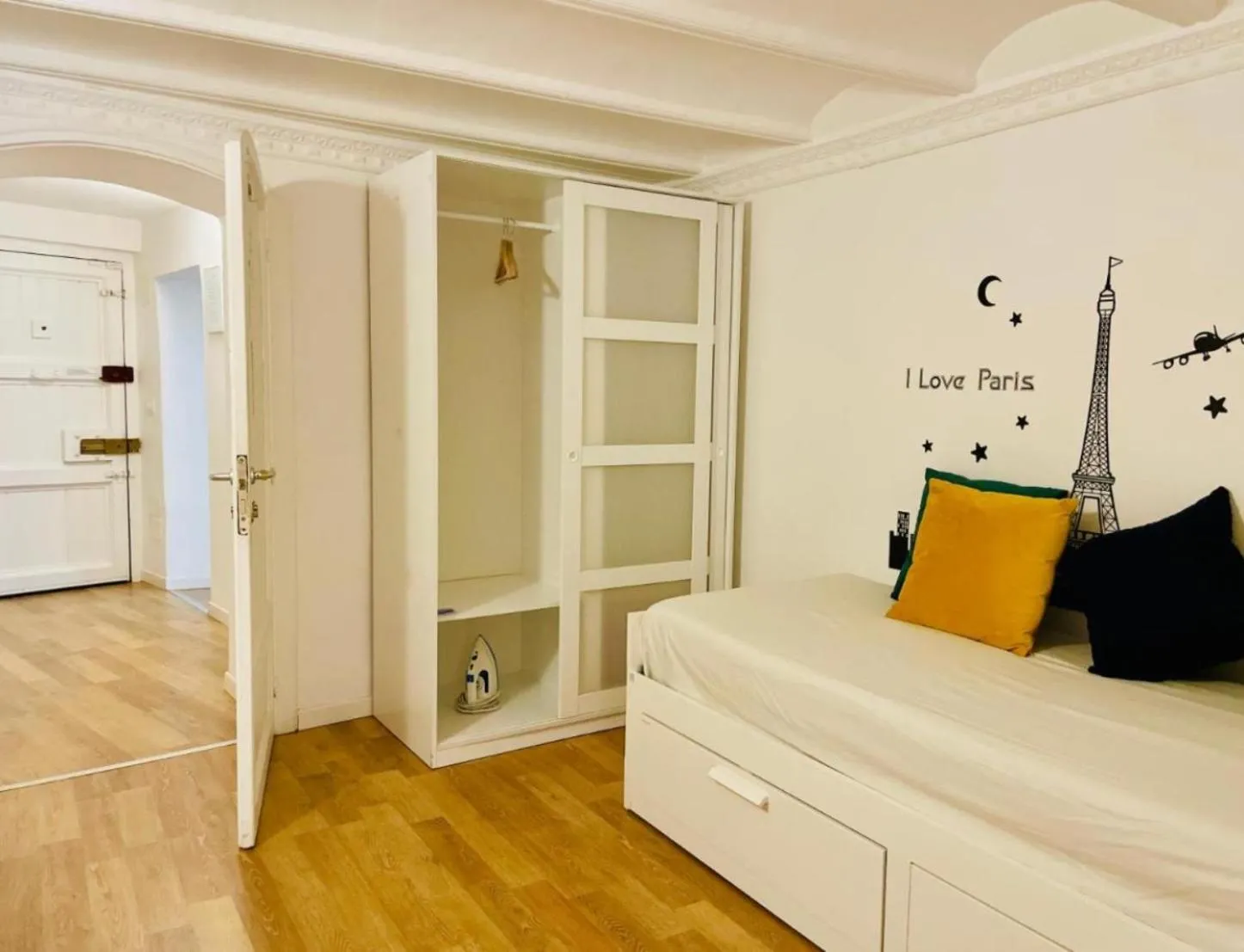 Bedroom, Bed in Home Maletto