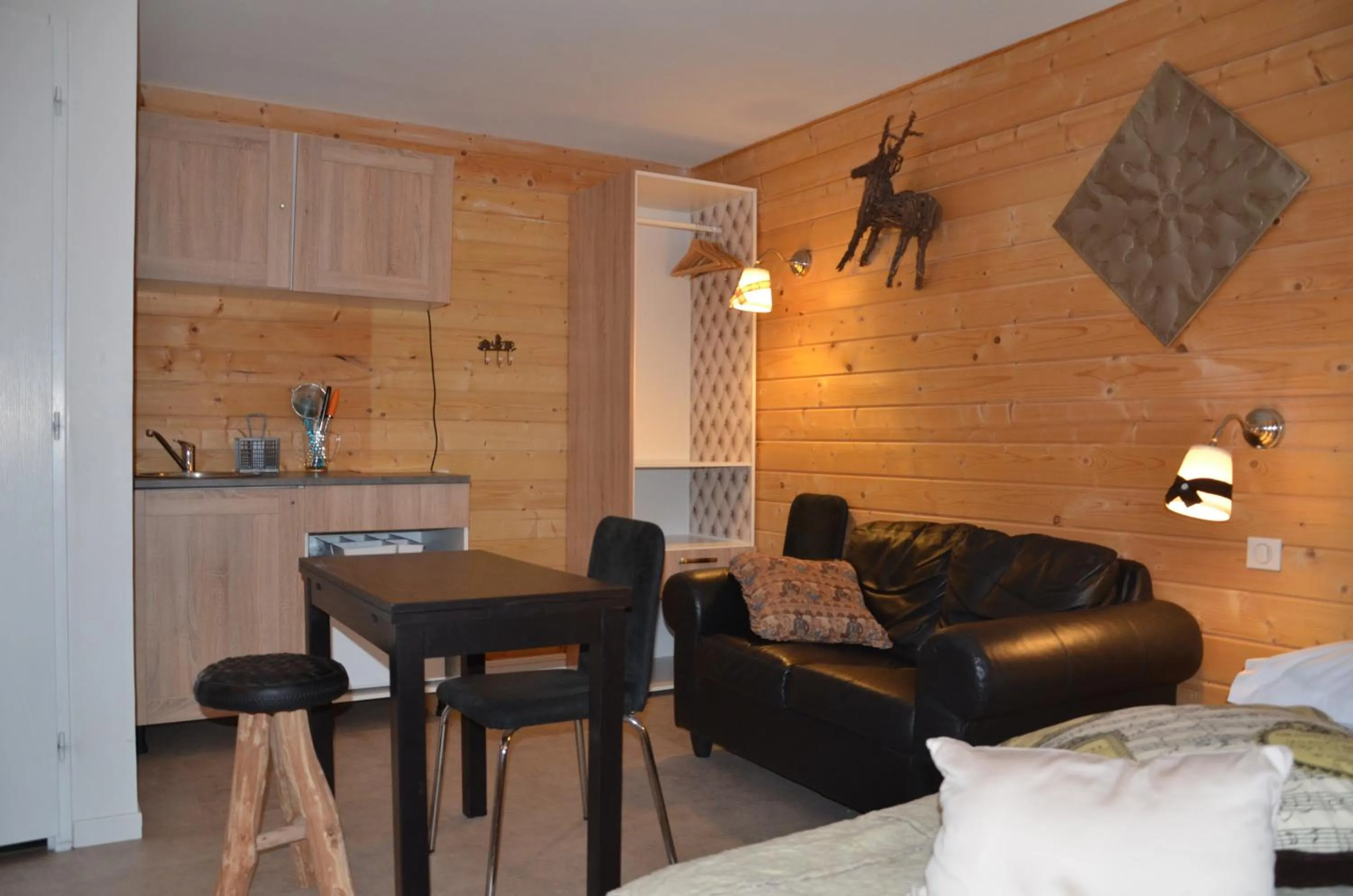 Kitchen or kitchenette in Logis Hôtel La Villa Boucicaut