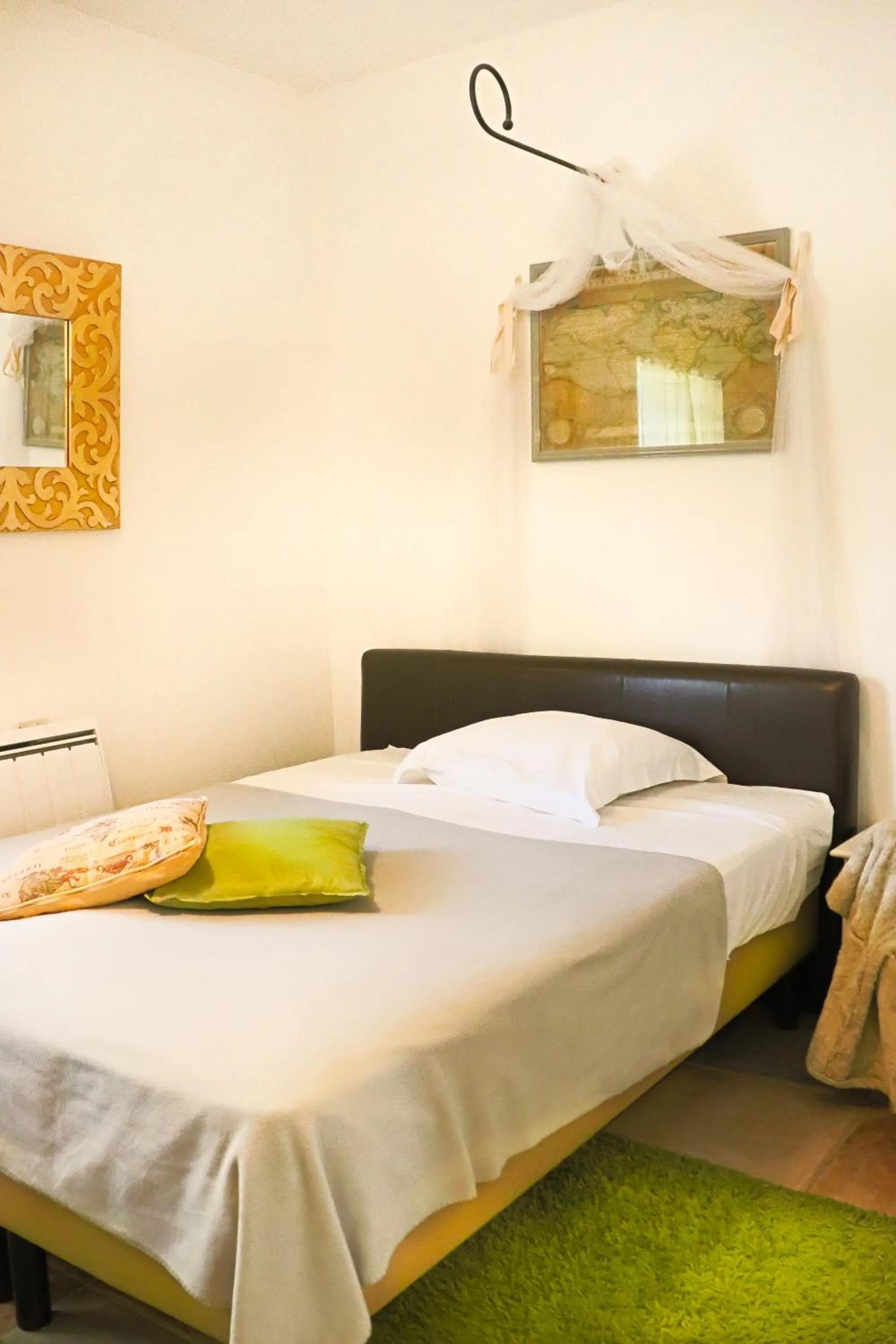 Bed in Logis Hôtel La Villa Boucicaut