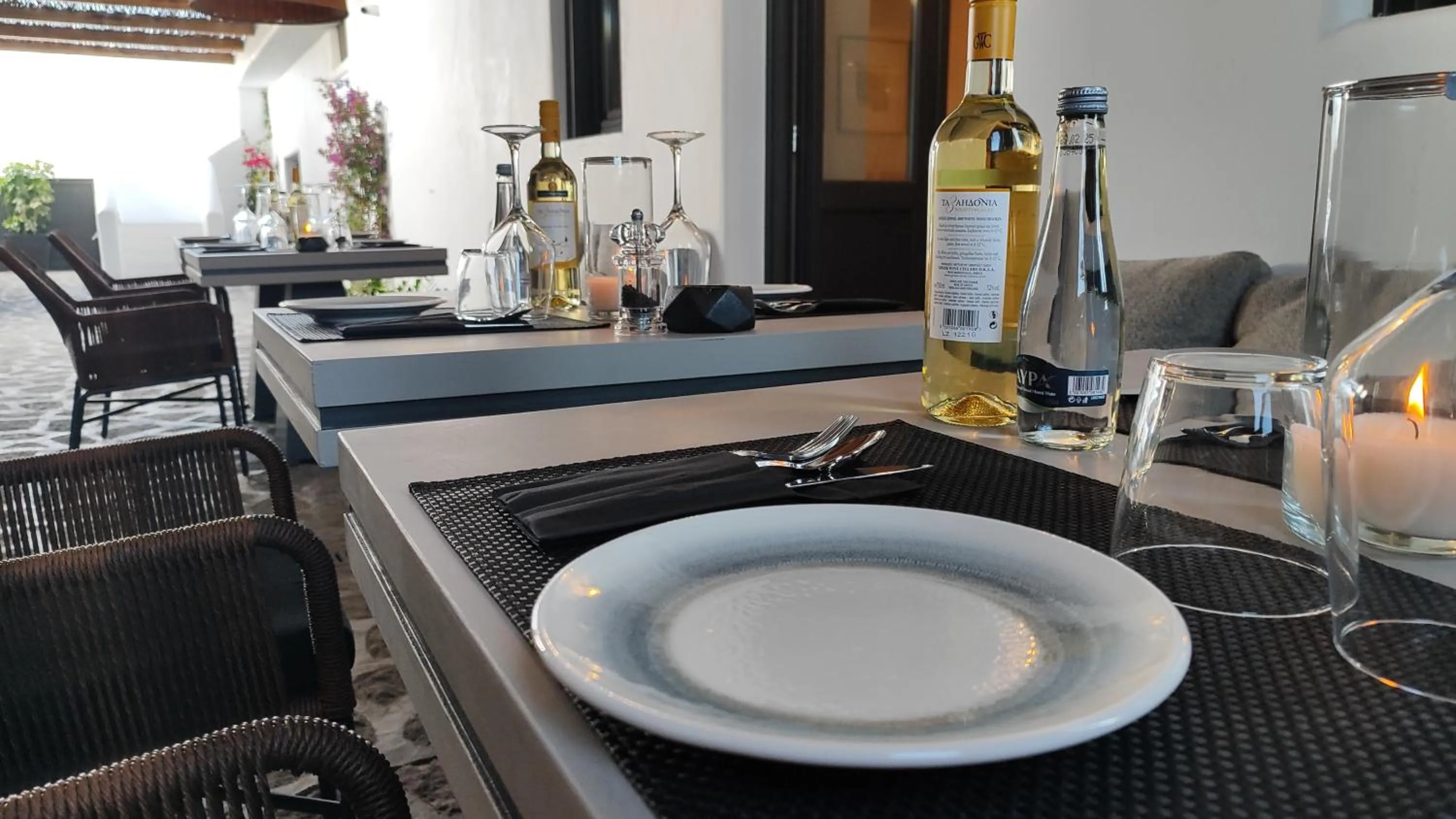 Restaurant/places to eat in NĒRO Suites by NOMÉE Hospitality Group