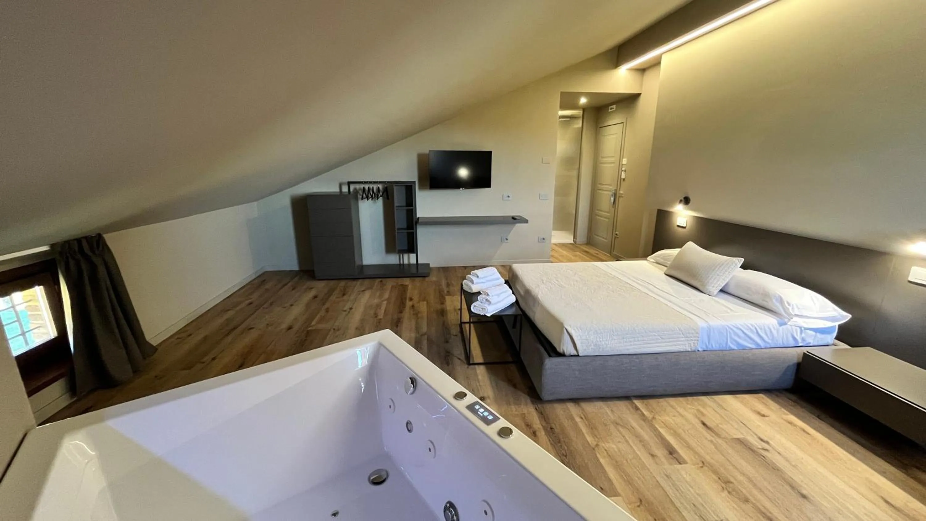 Hot Tub, Bed in Assisium Agriturismo