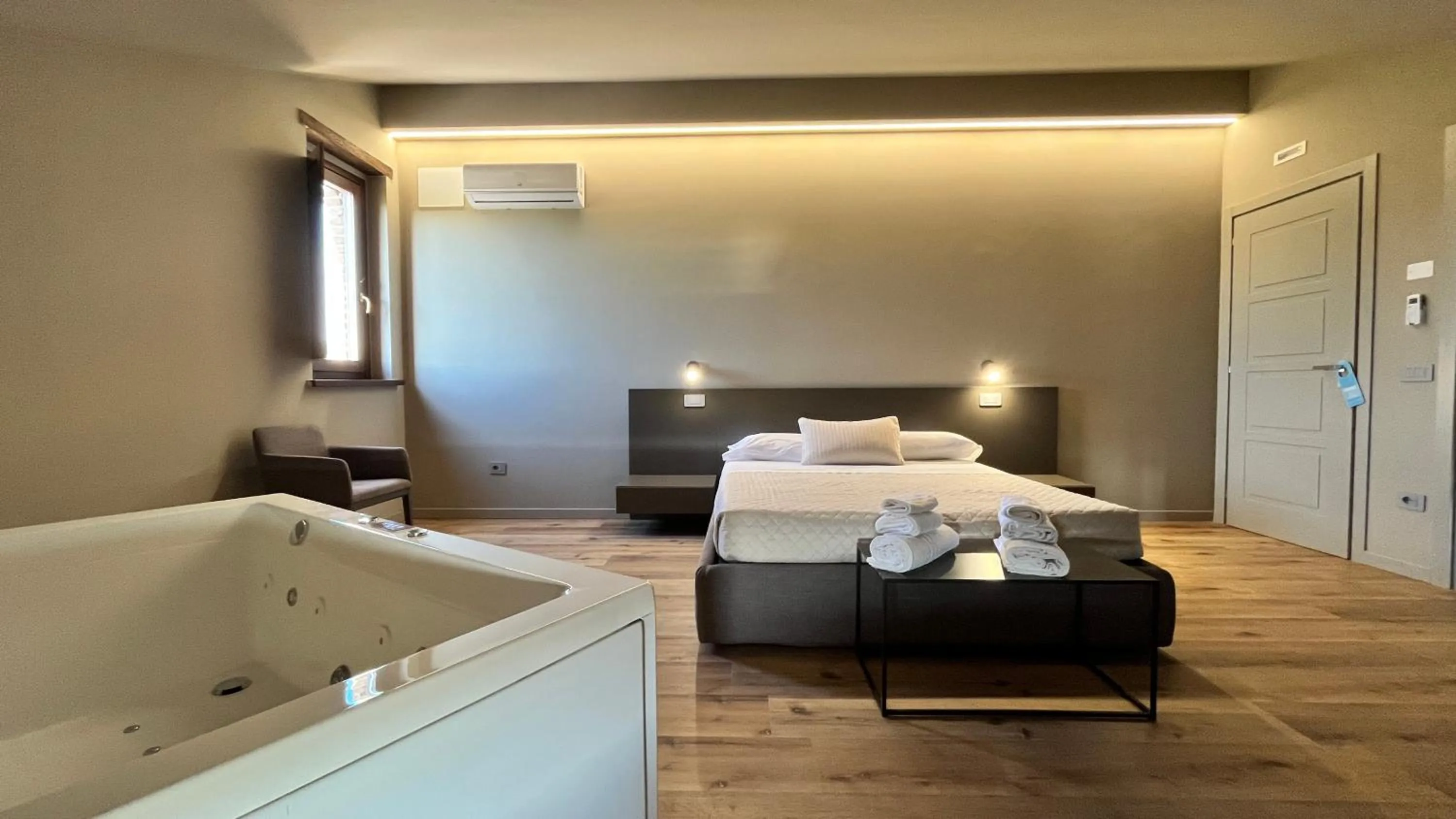 Hot Tub, Bed in Assisium Agriturismo