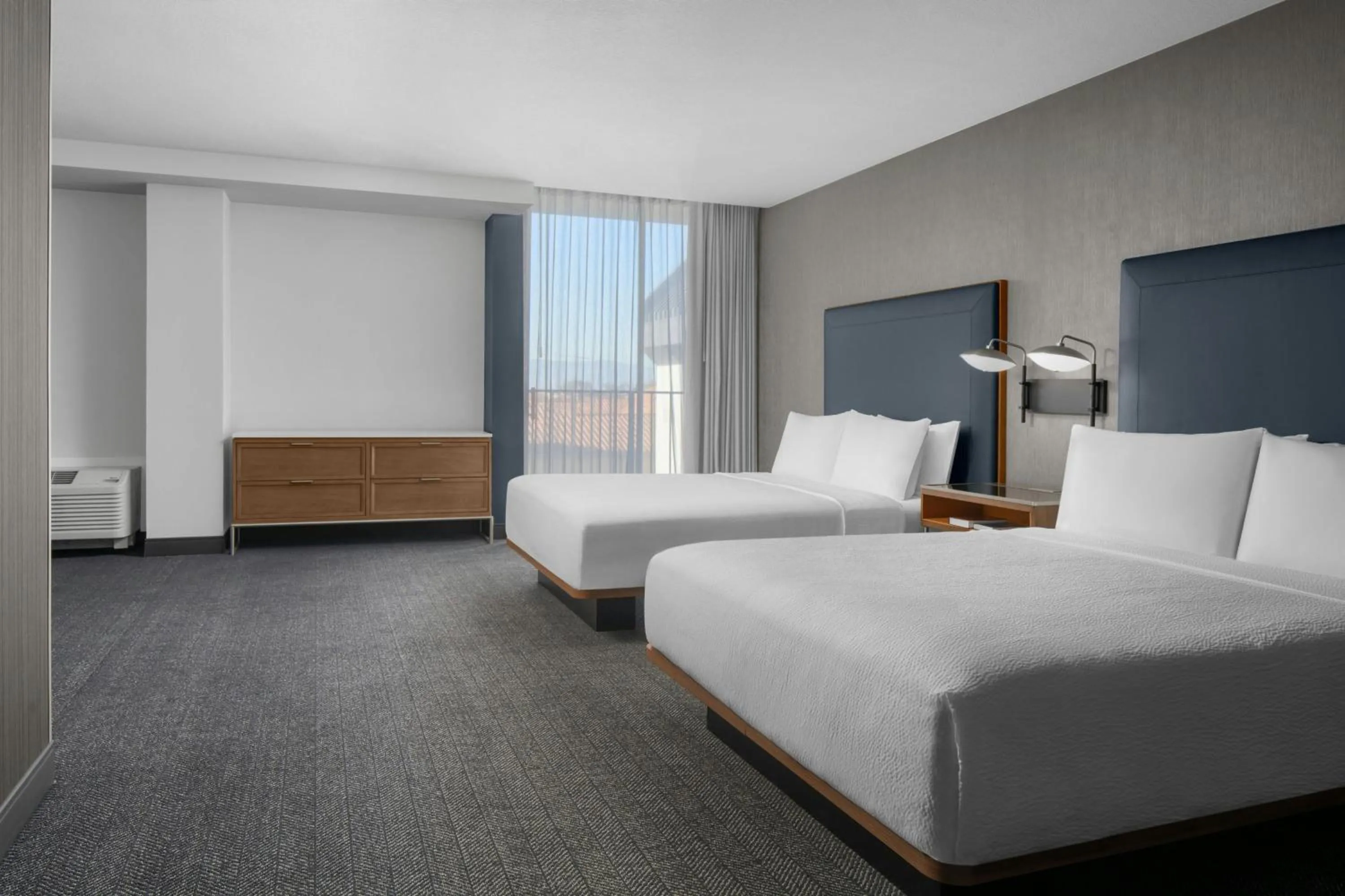 Bedroom, Bed in Courtyard San Jose Airport