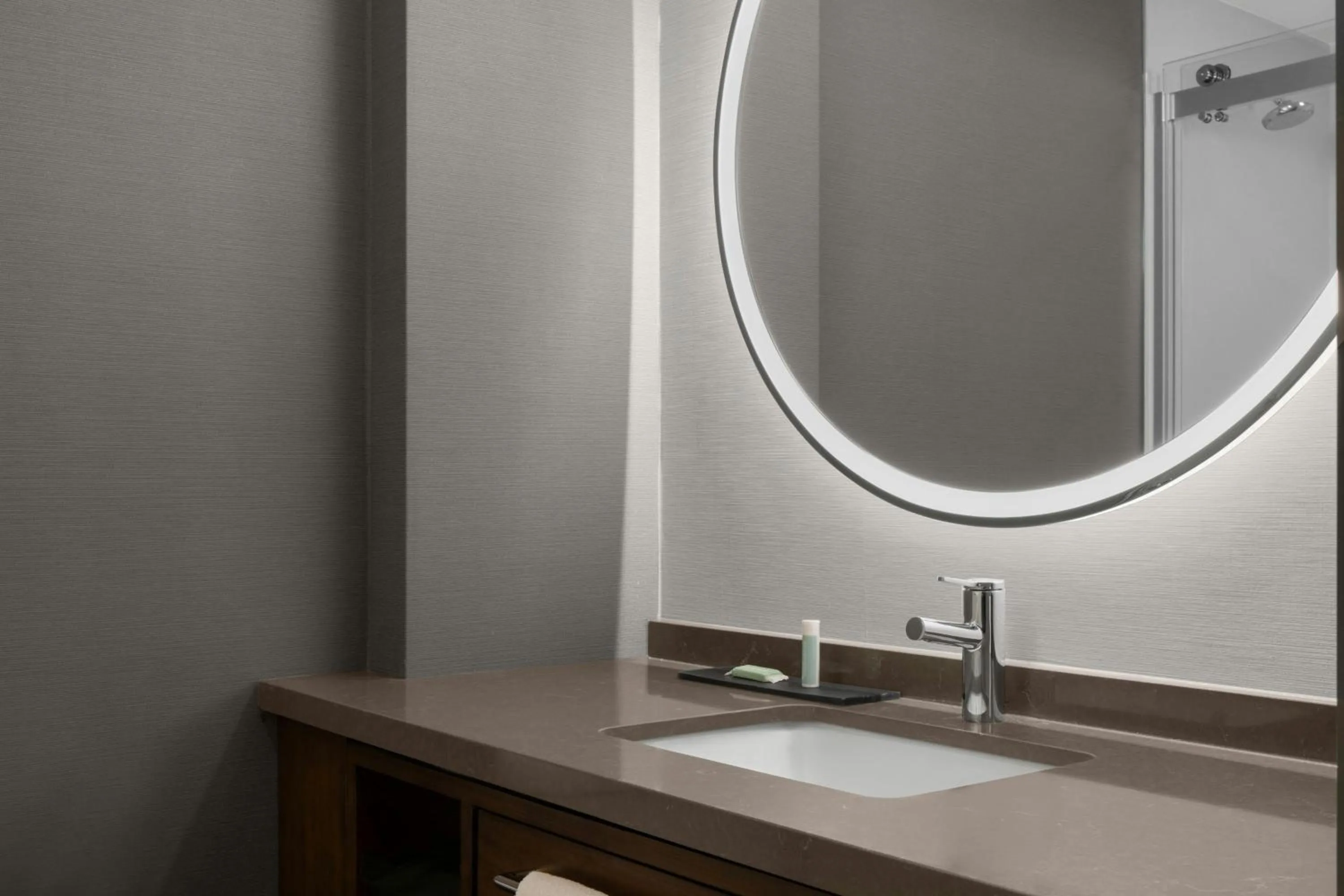 Bathroom in Courtyard San Jose Airport