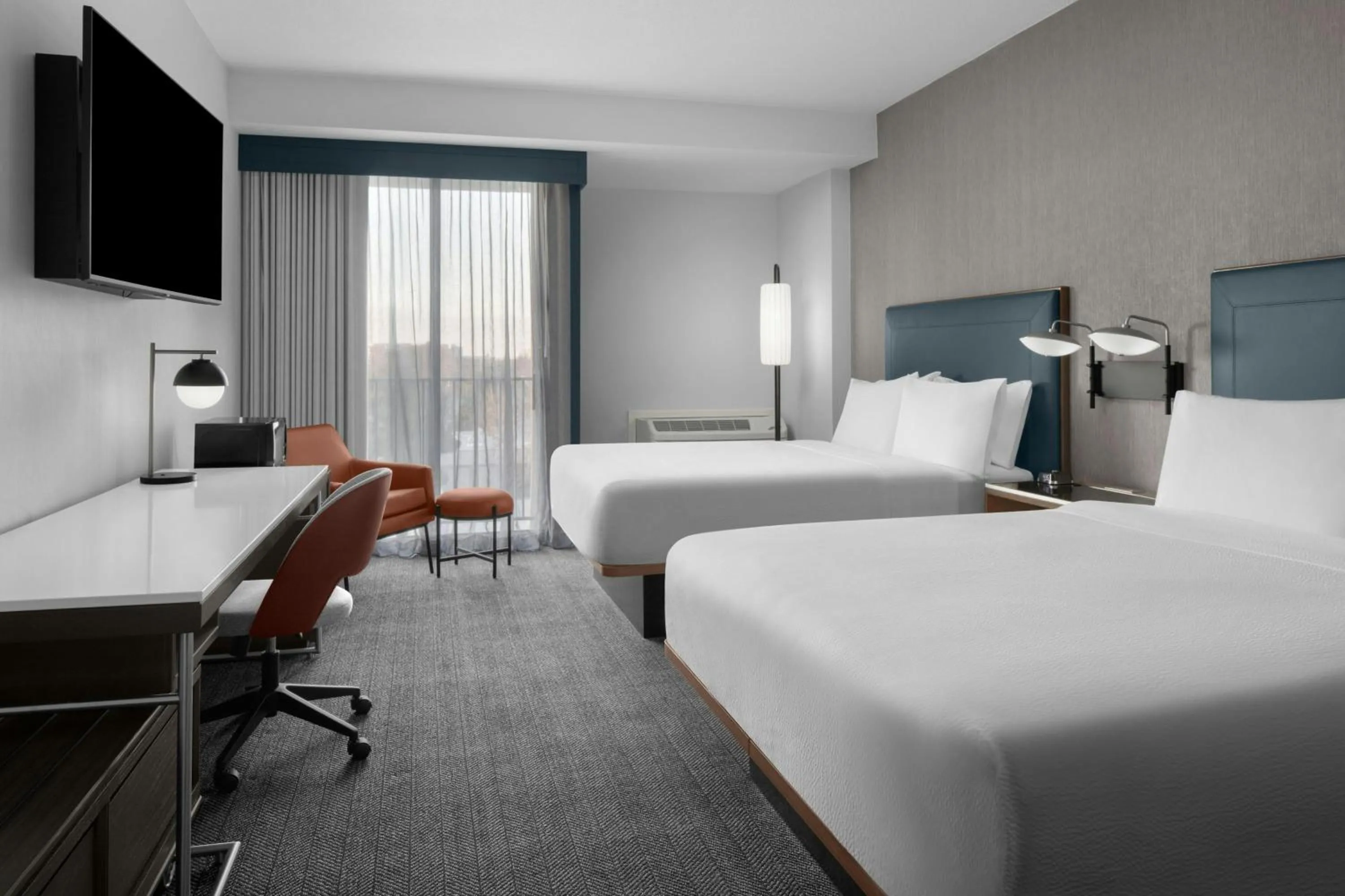 Photo of the whole room, Bed in Courtyard San Jose Airport