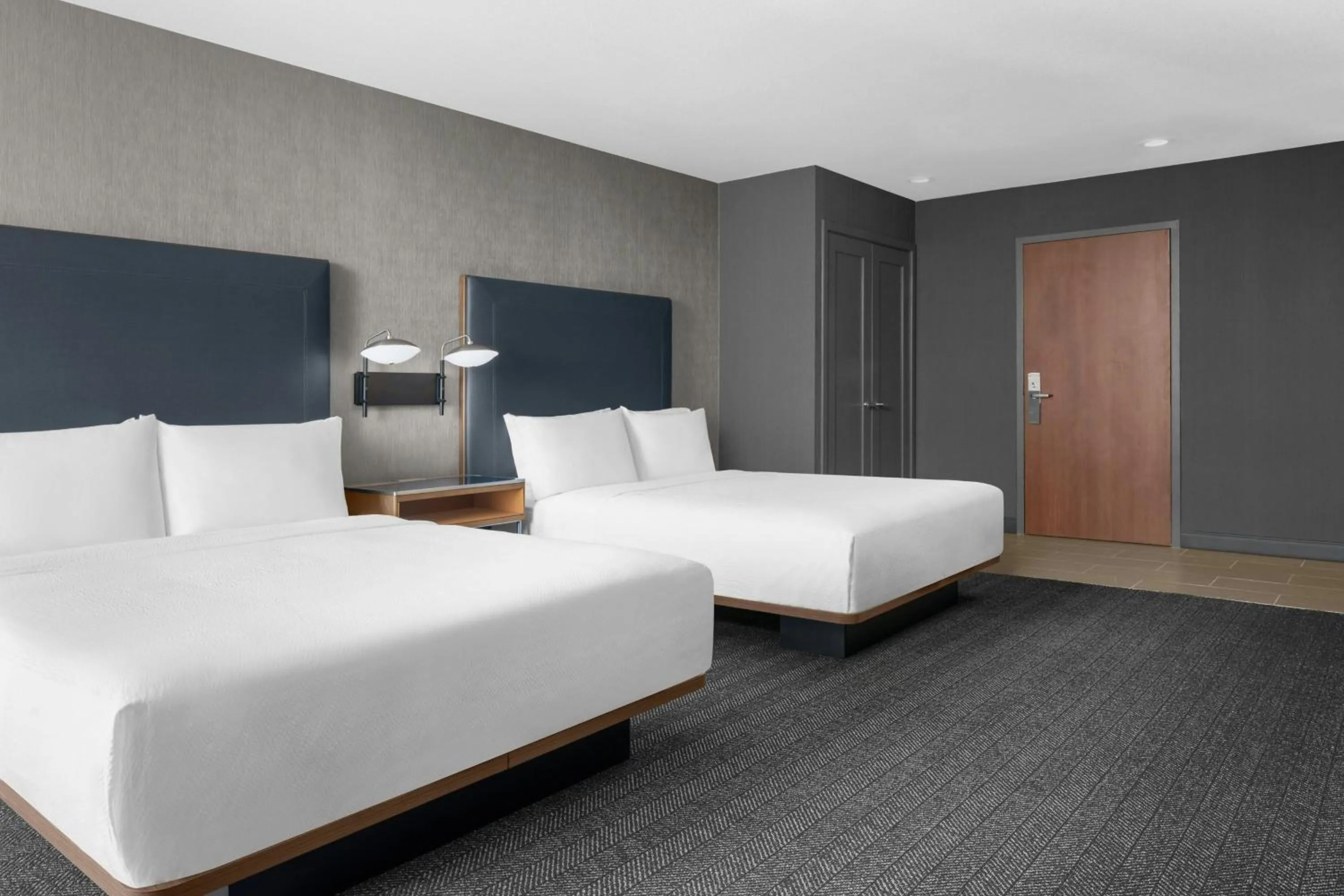 Bedroom, Bed in Courtyard San Jose Airport