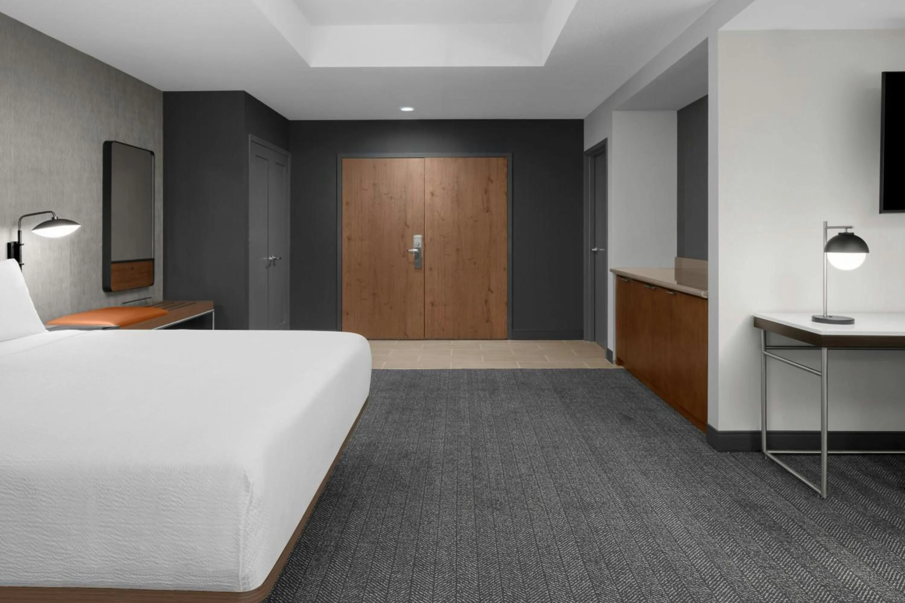 Bedroom, Bed in Courtyard San Jose Airport