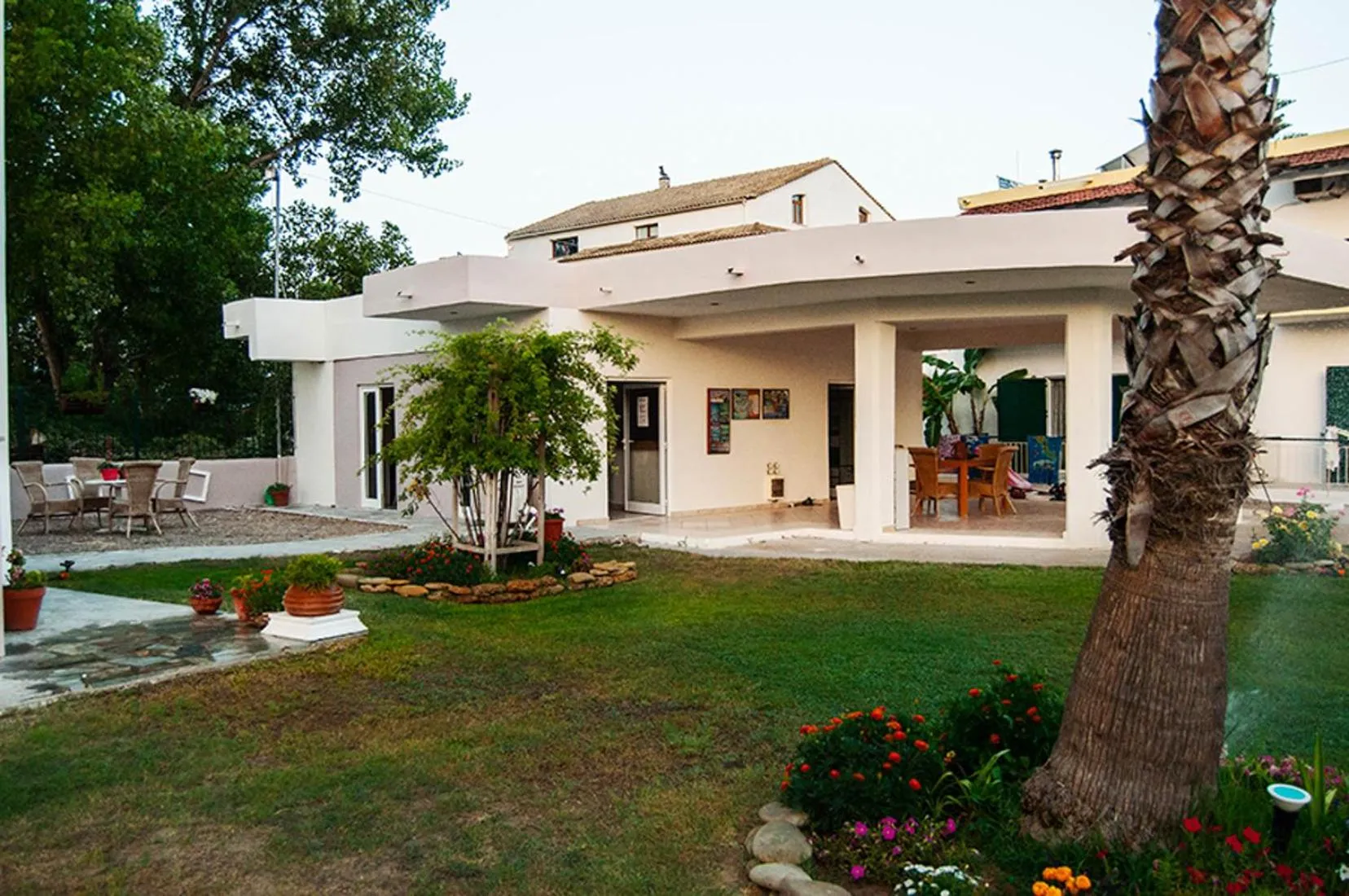 Garden in Cavos Beach House