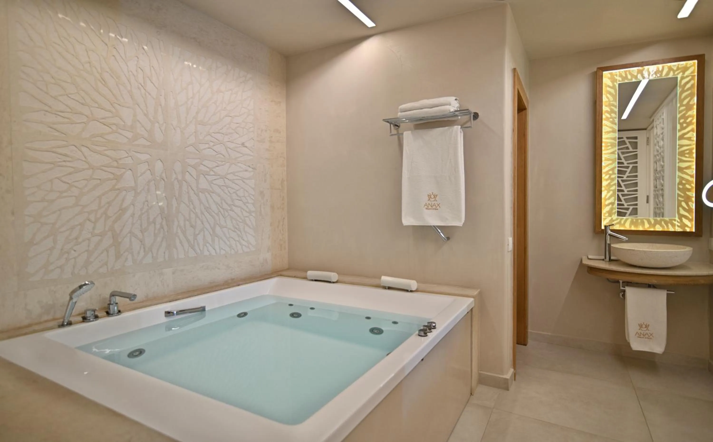 Bath in Anax Resort and Spa