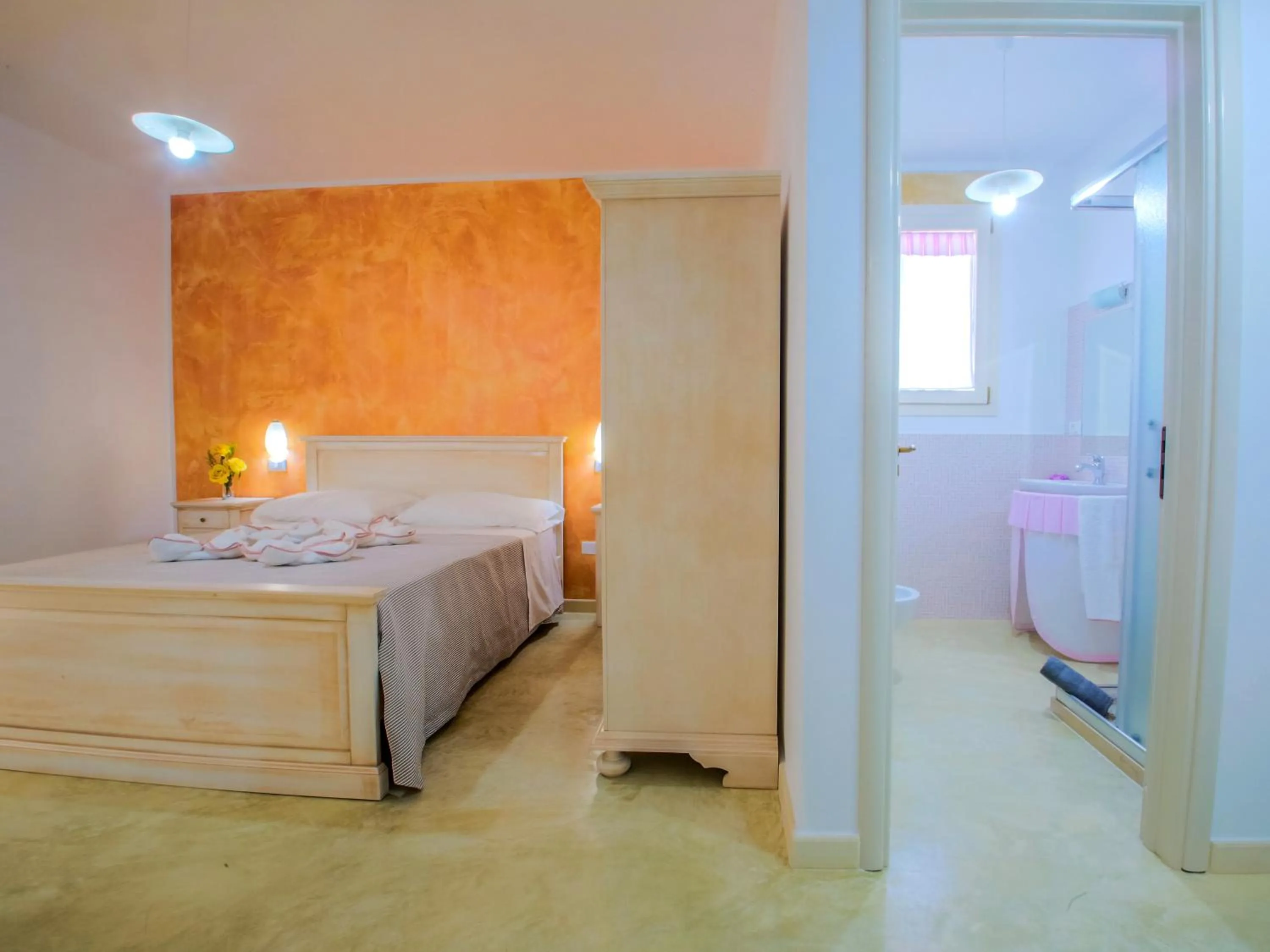 Shower, Bed in Blue and Blue
