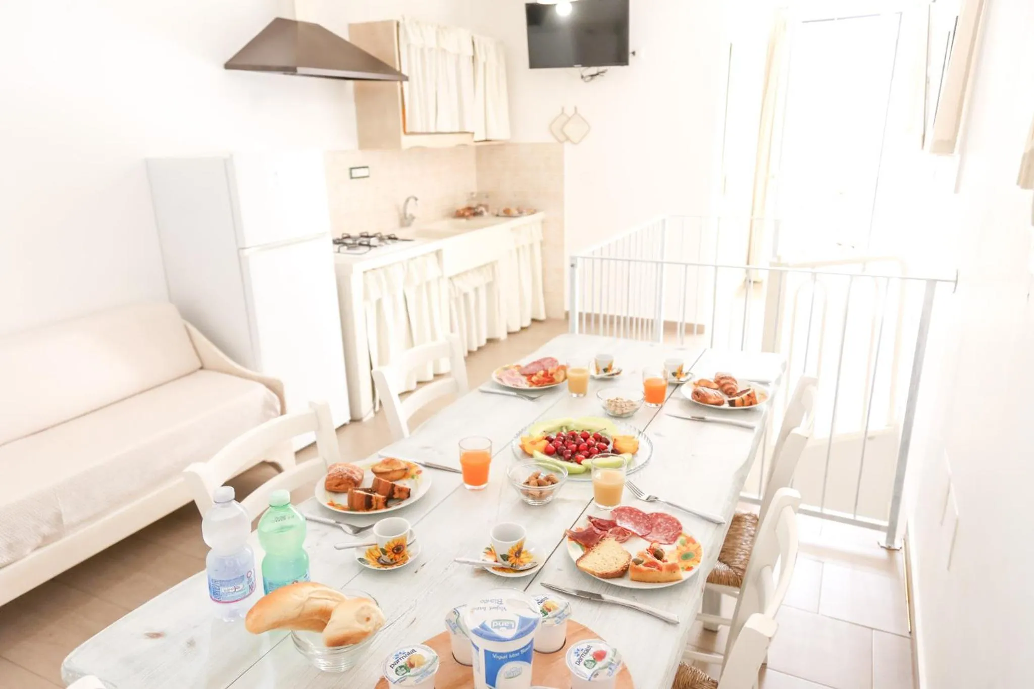 Dining area in Blue and Blue