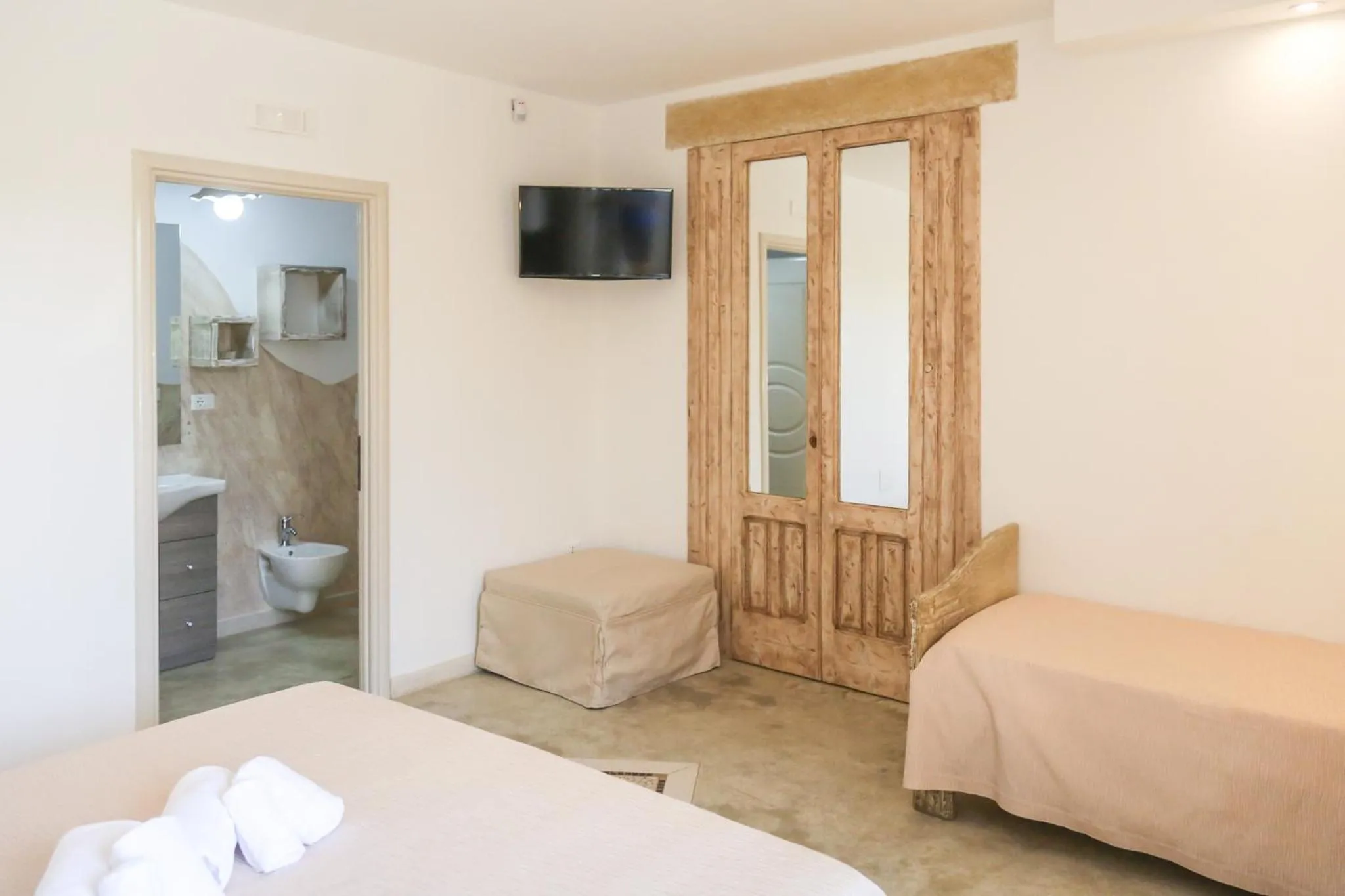 Photo of the whole room, Bed in Blue and Blue
