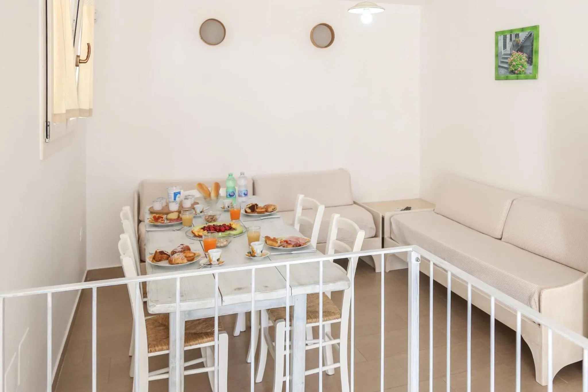 Dining area in Blue and Blue