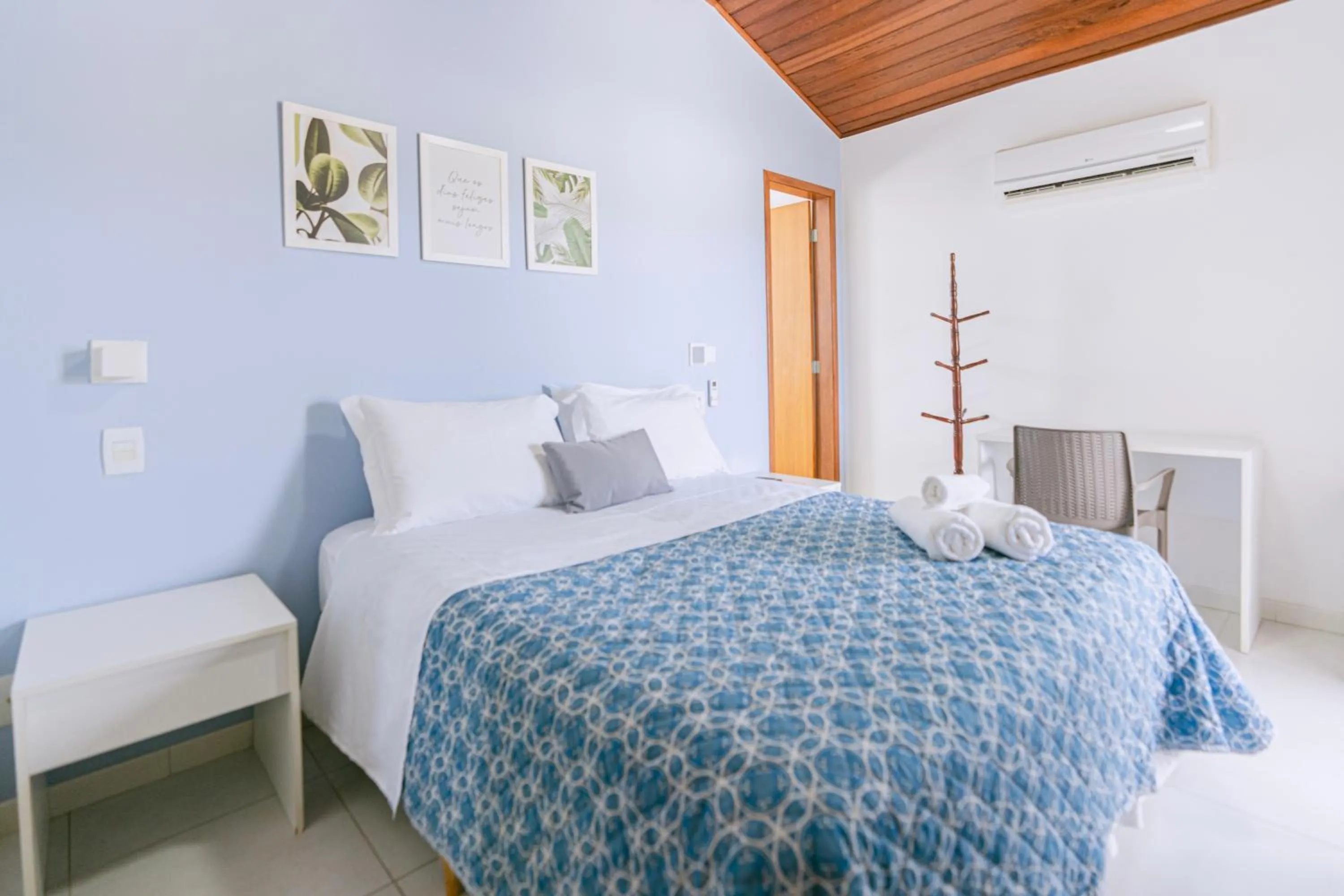 Photo of the whole room, Bed in Pousada CafeMar Búzios