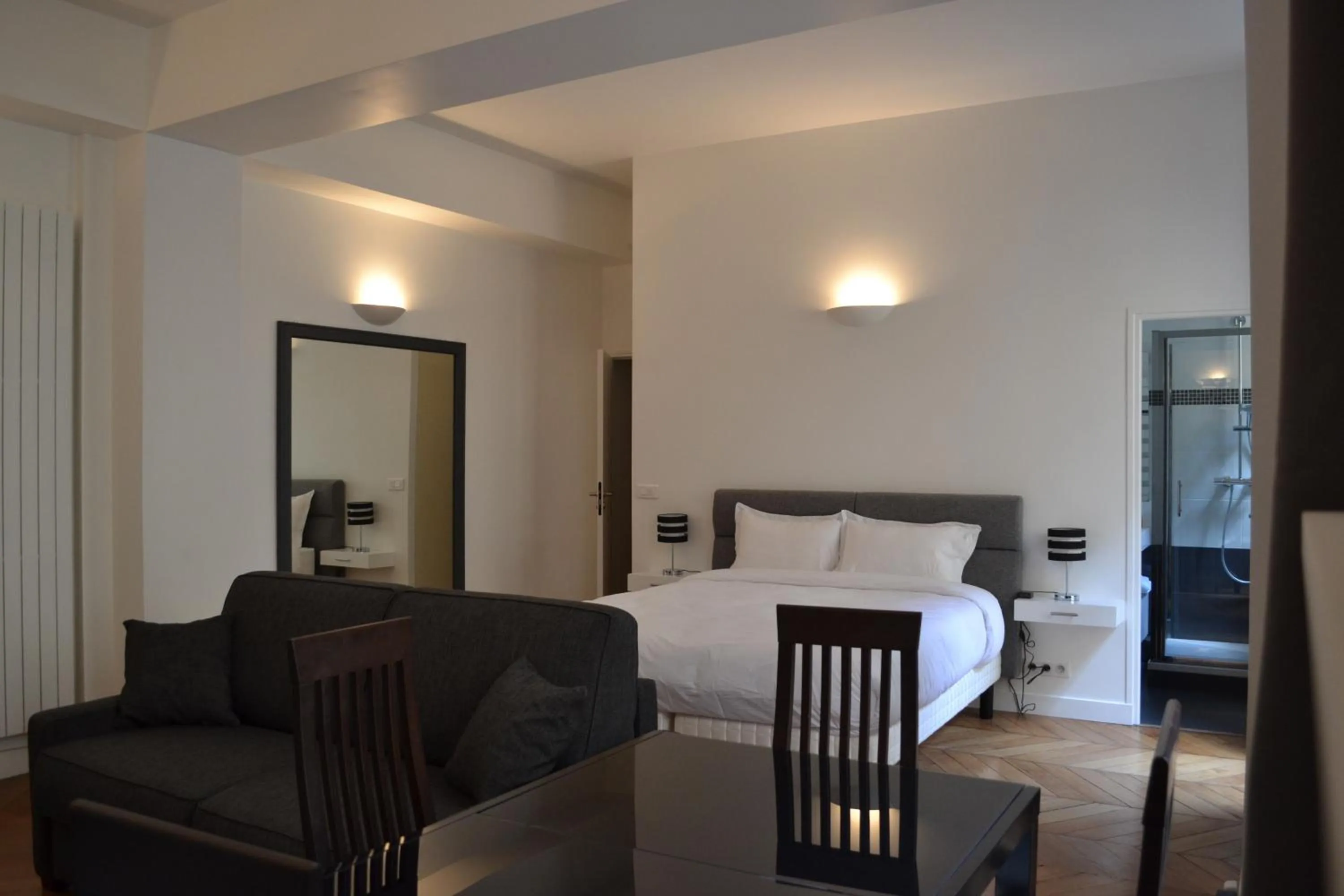 Dining area, Bed in Paris Square