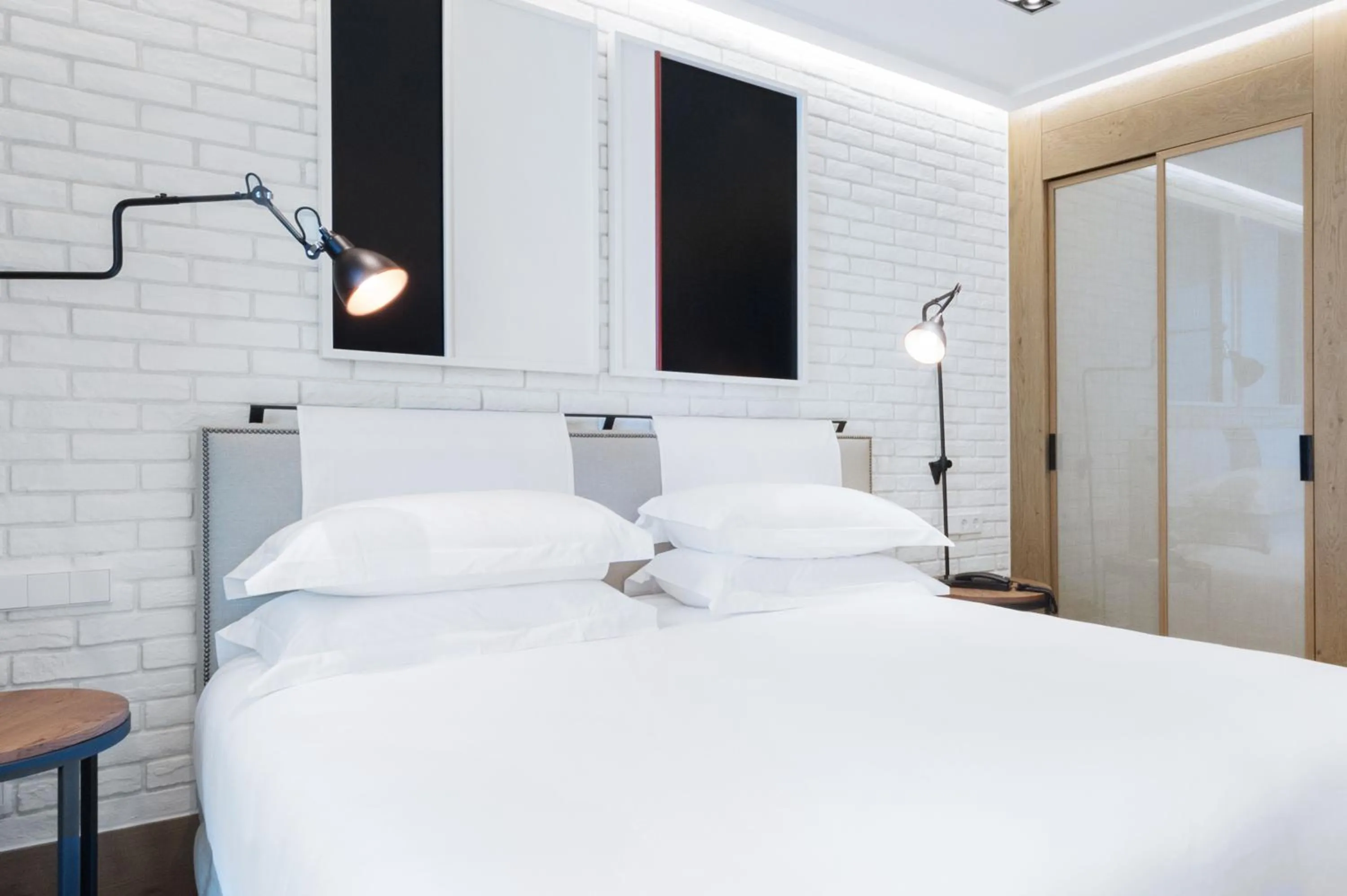 Photo of the whole room, Bed in The Corner Hotel