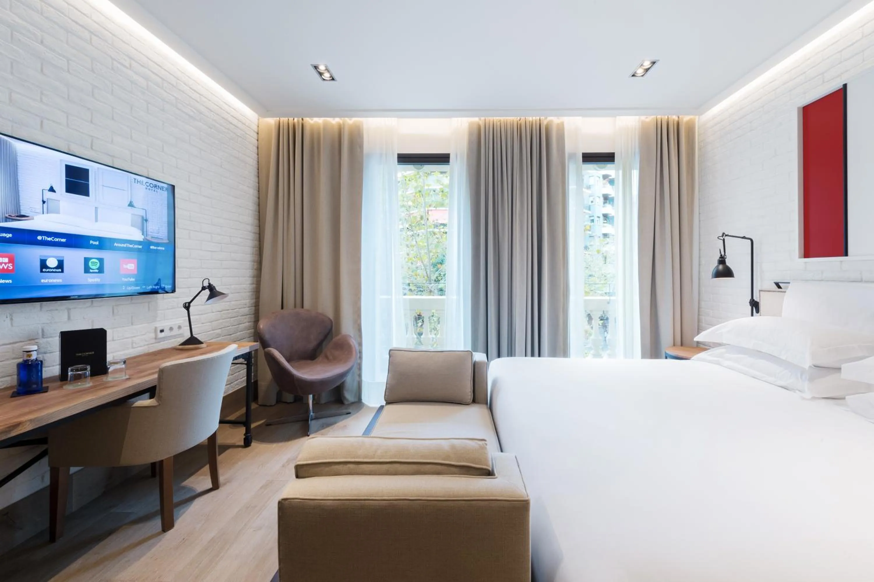 Photo of the whole room, Bed in The Corner Hotel