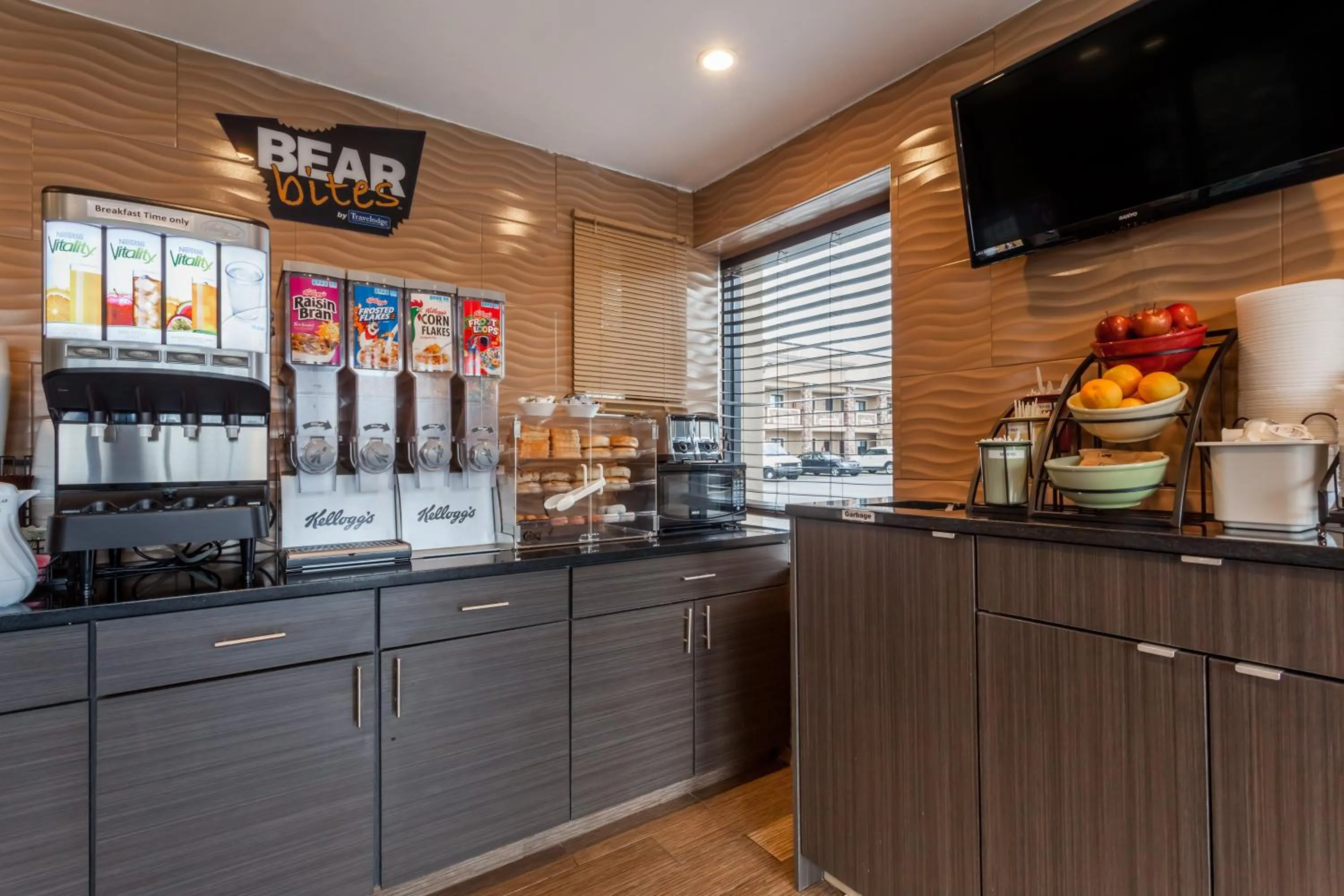 Coffee/tea facilities in Travelodge by Wyndham South Hackensack