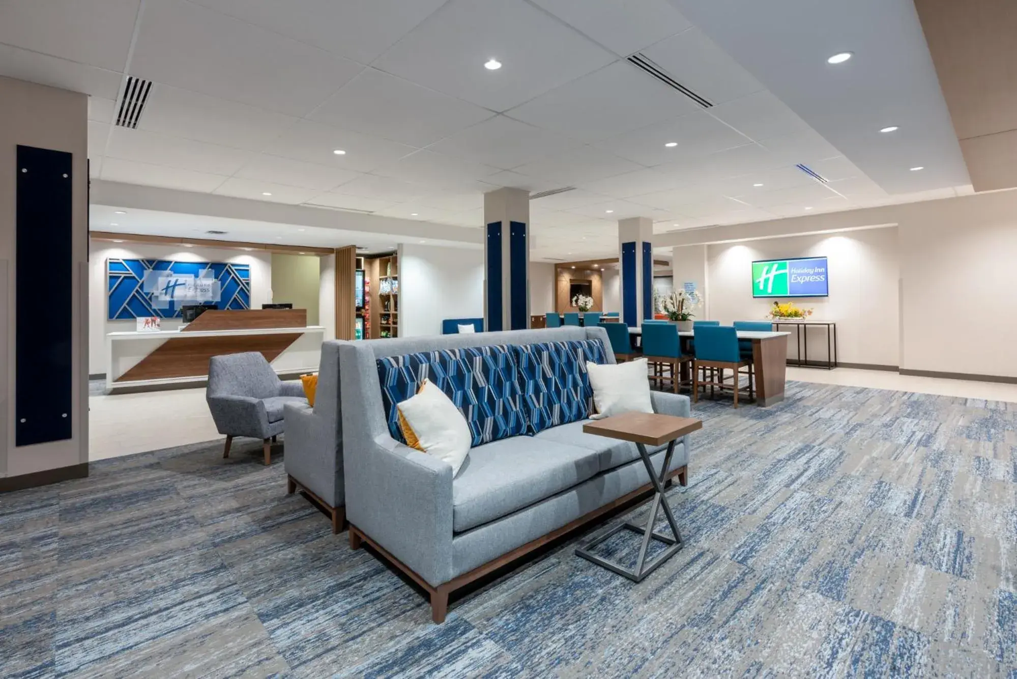 Lobby or reception in Holiday Inn Express & Suites Vaughan-Southwest by IHG Lobby or reception in Holiday Inn Express & Suites Vaughan-Southwest by IHG