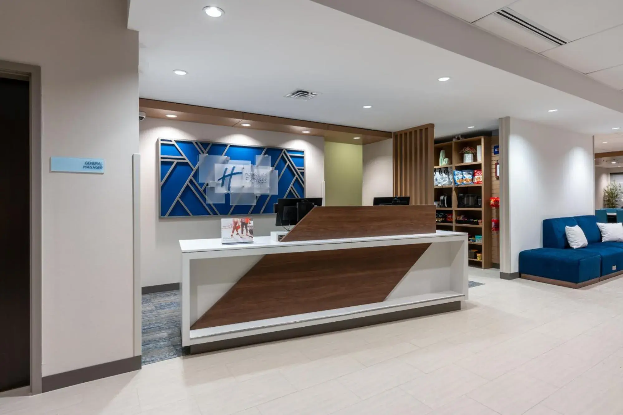 Lobby or reception in Holiday Inn Express & Suites Vaughan-Southwest by IHG Lobby or reception in Holiday Inn Express & Suites Vaughan-Southwest by IHG