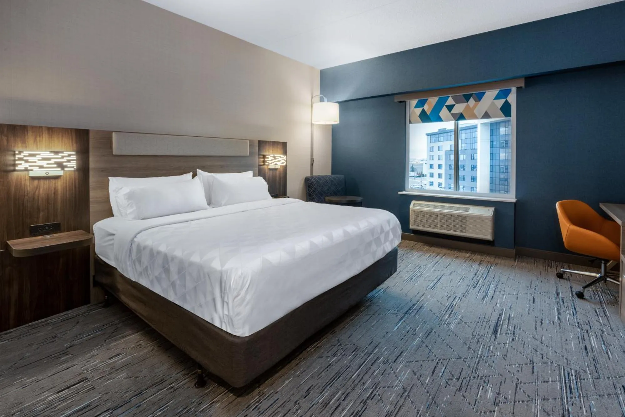 Bed in Holiday Inn Express & Suites Vaughan-Southwest by IHG