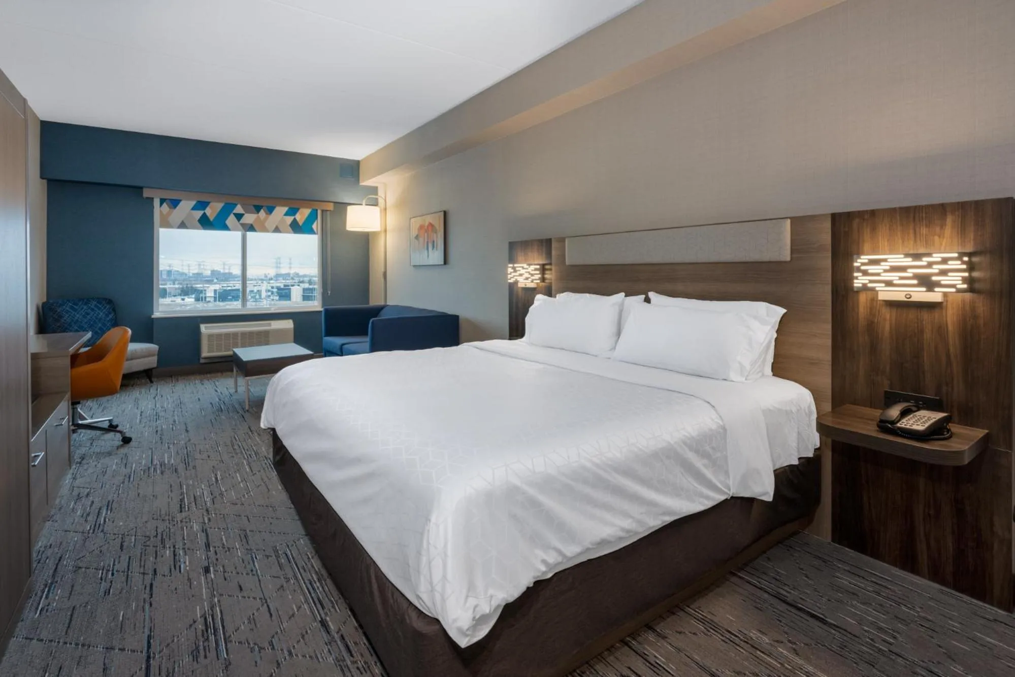 Bed in Holiday Inn Express & Suites Vaughan-Southwest by IHG