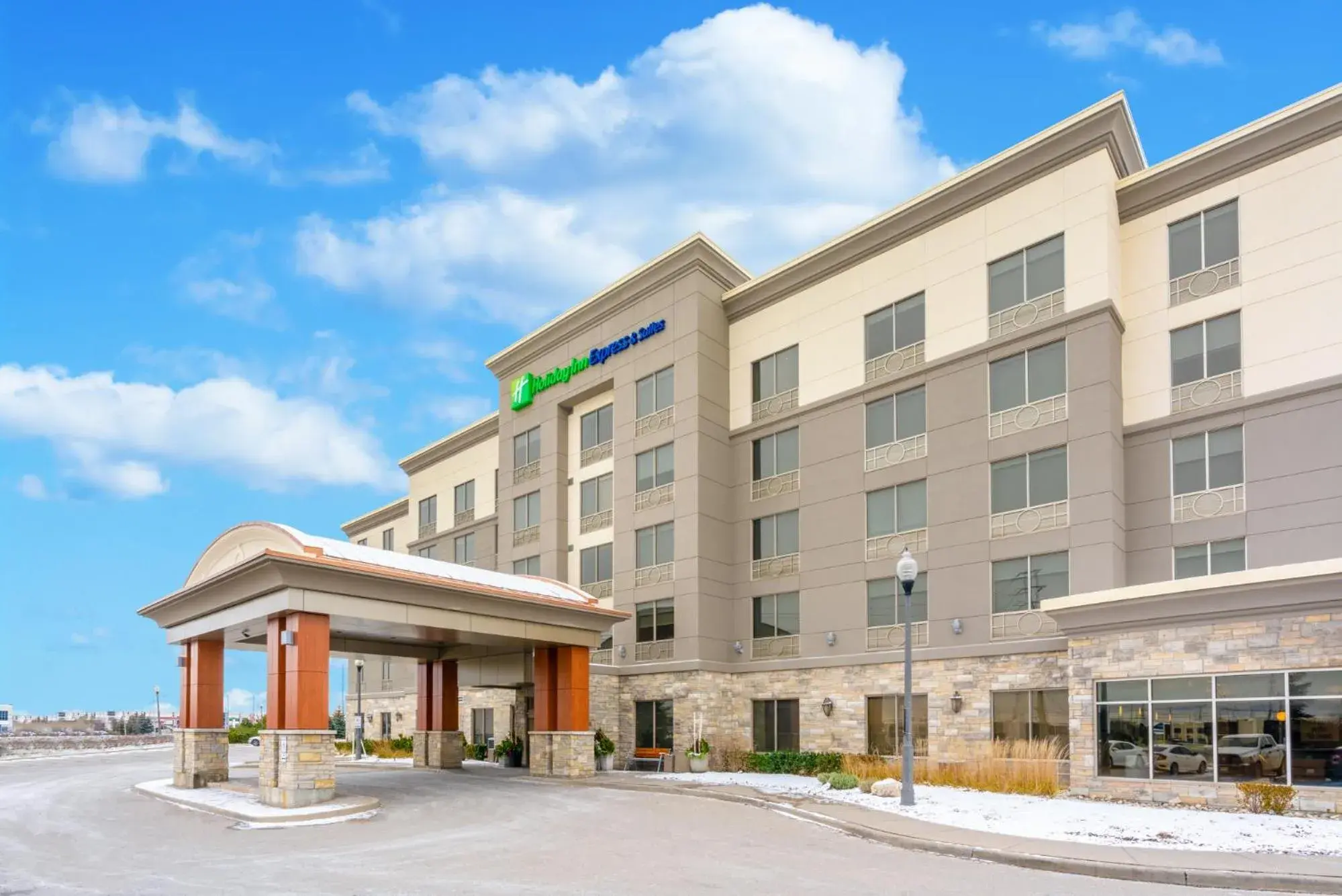 Property building in Holiday Inn Express & Suites Vaughan-Southwest by IHG Property building in Holiday Inn Express & Suites Vaughan-Southwest by IHG