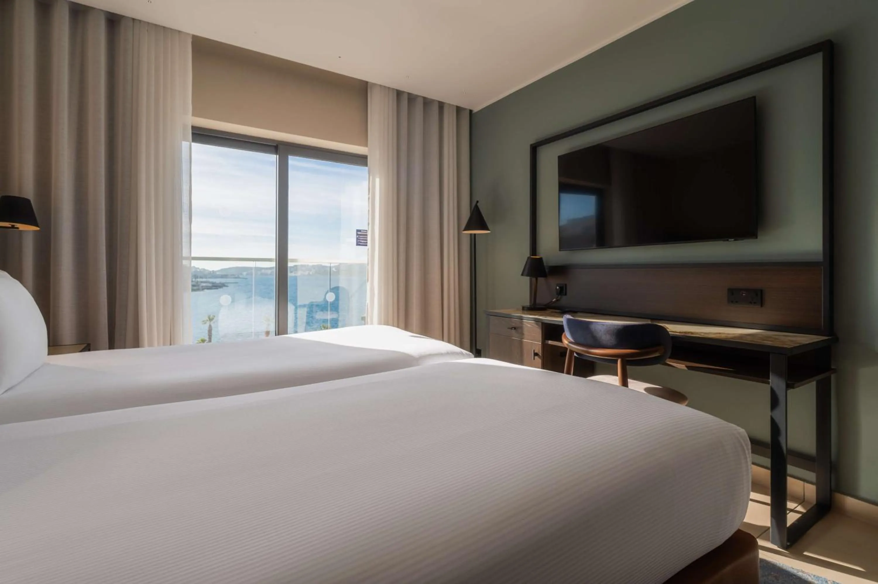 Balcony/Terrace, Bed in DoubleTree by Hilton Malta