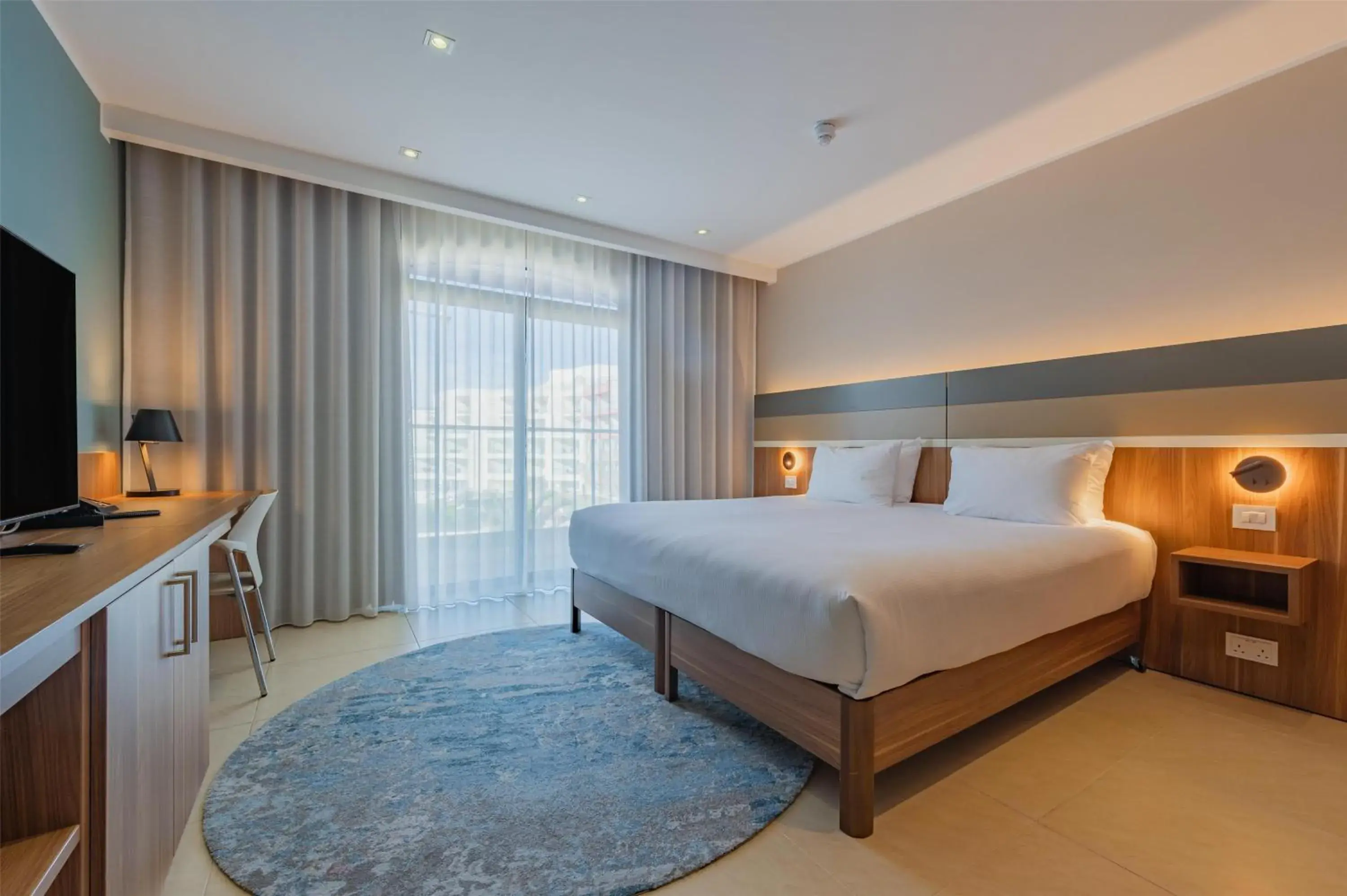 King Room with Sea View in DoubleTree by Hilton Malta King Room with Sea View in DoubleTree by Hilton Malta