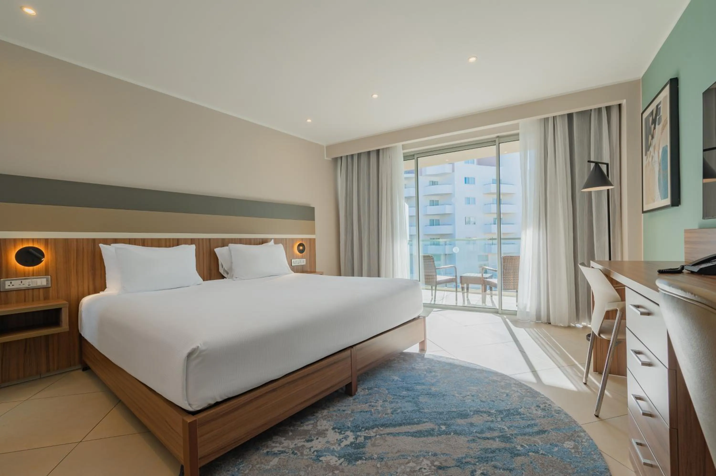 Bedroom, Bed in DoubleTree by Hilton Malta