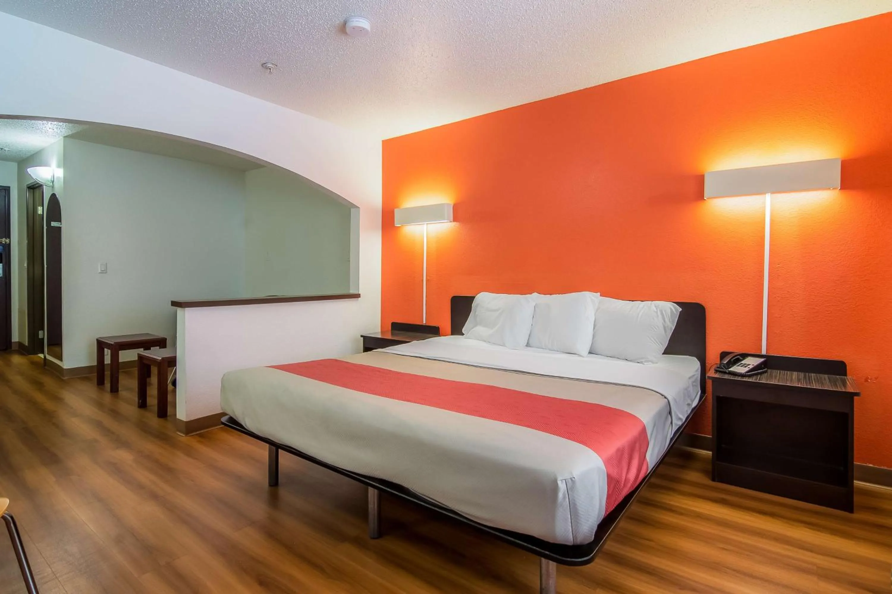 Photo of the whole room, Bed in Motel 6-Dallas, TX - North - Richardson