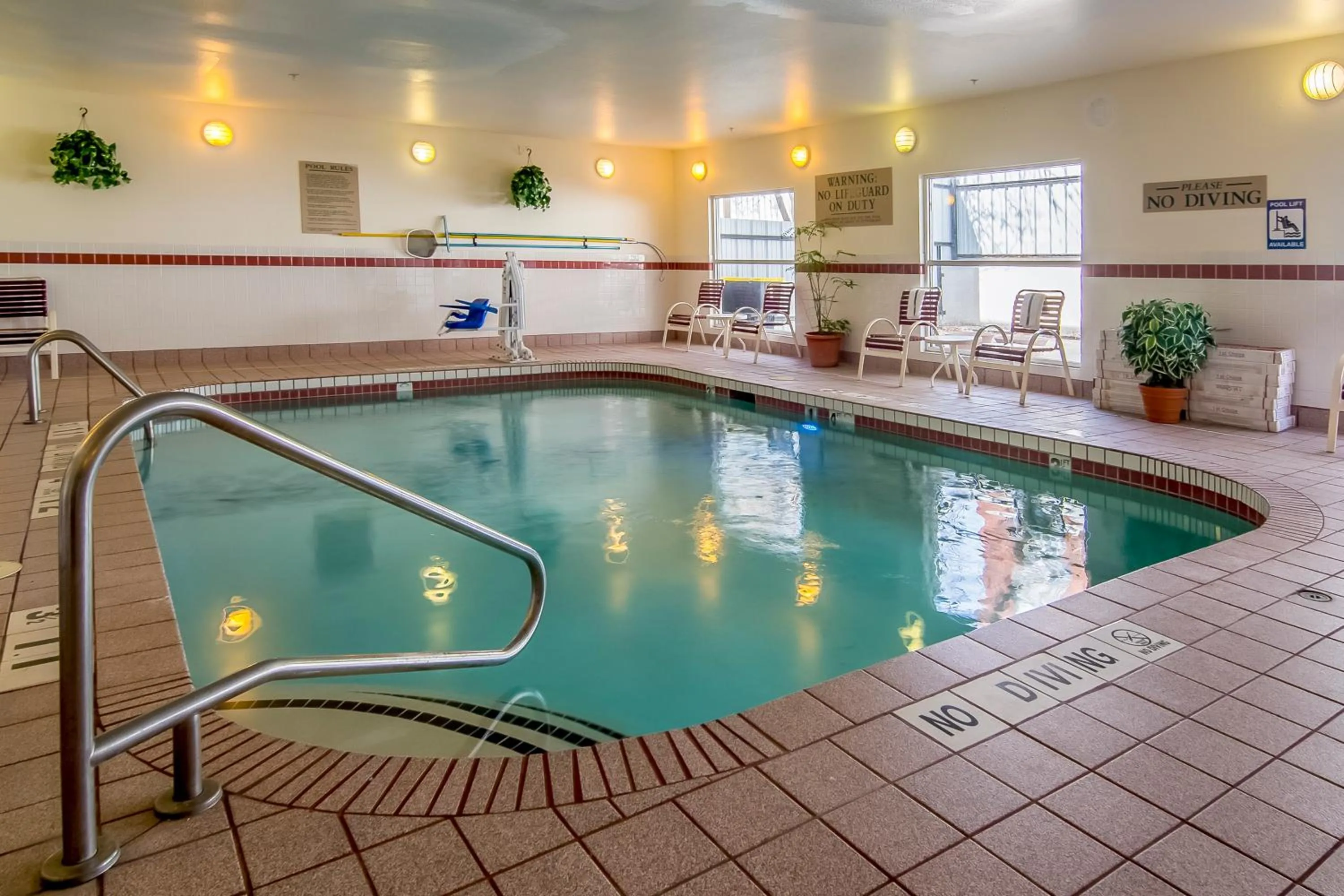 Swimming pool in Motel 6-Dallas, TX - North - Richardson