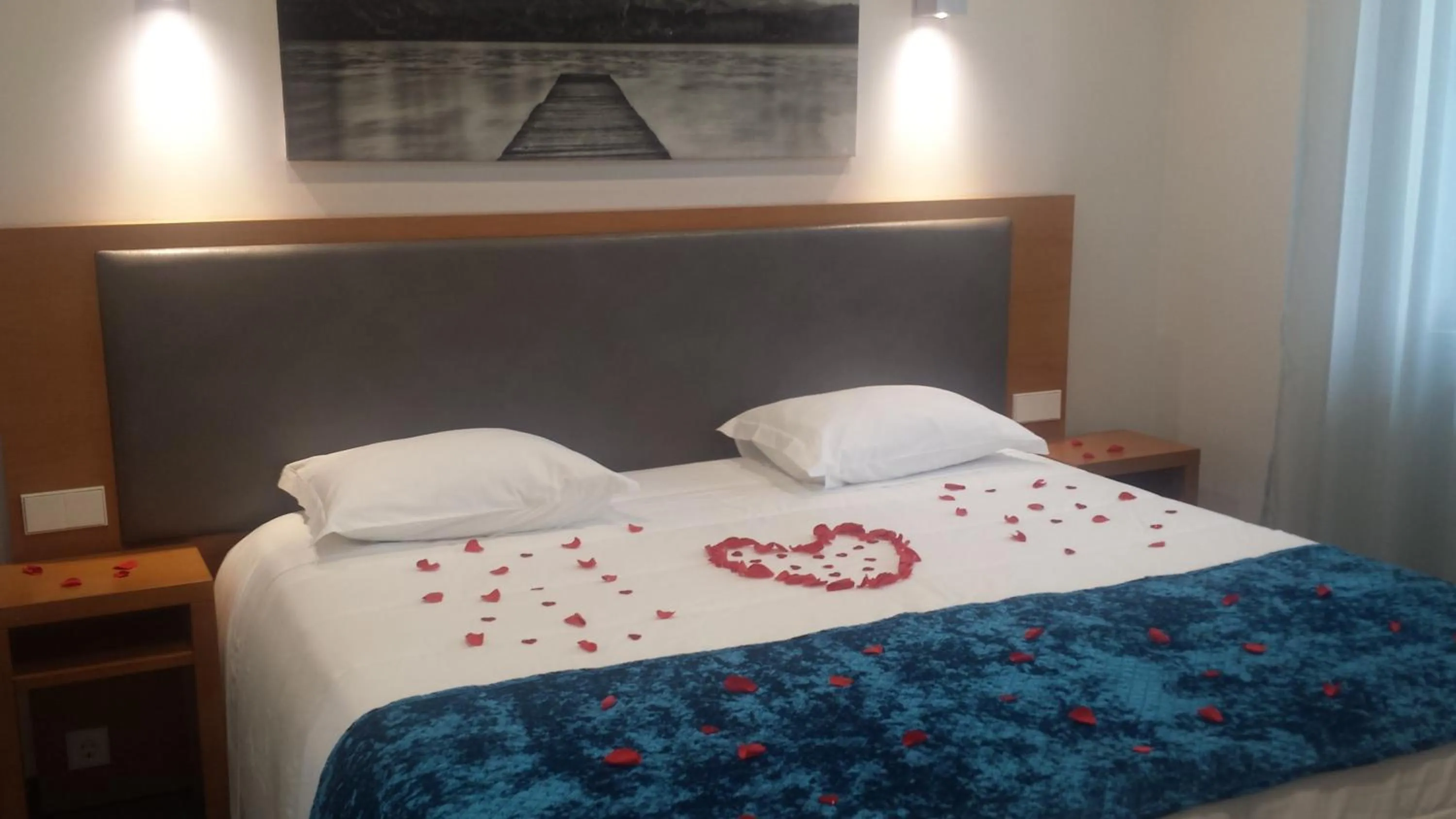 Decorative detail, Bed in Whalesbay Hotel Apartamentos