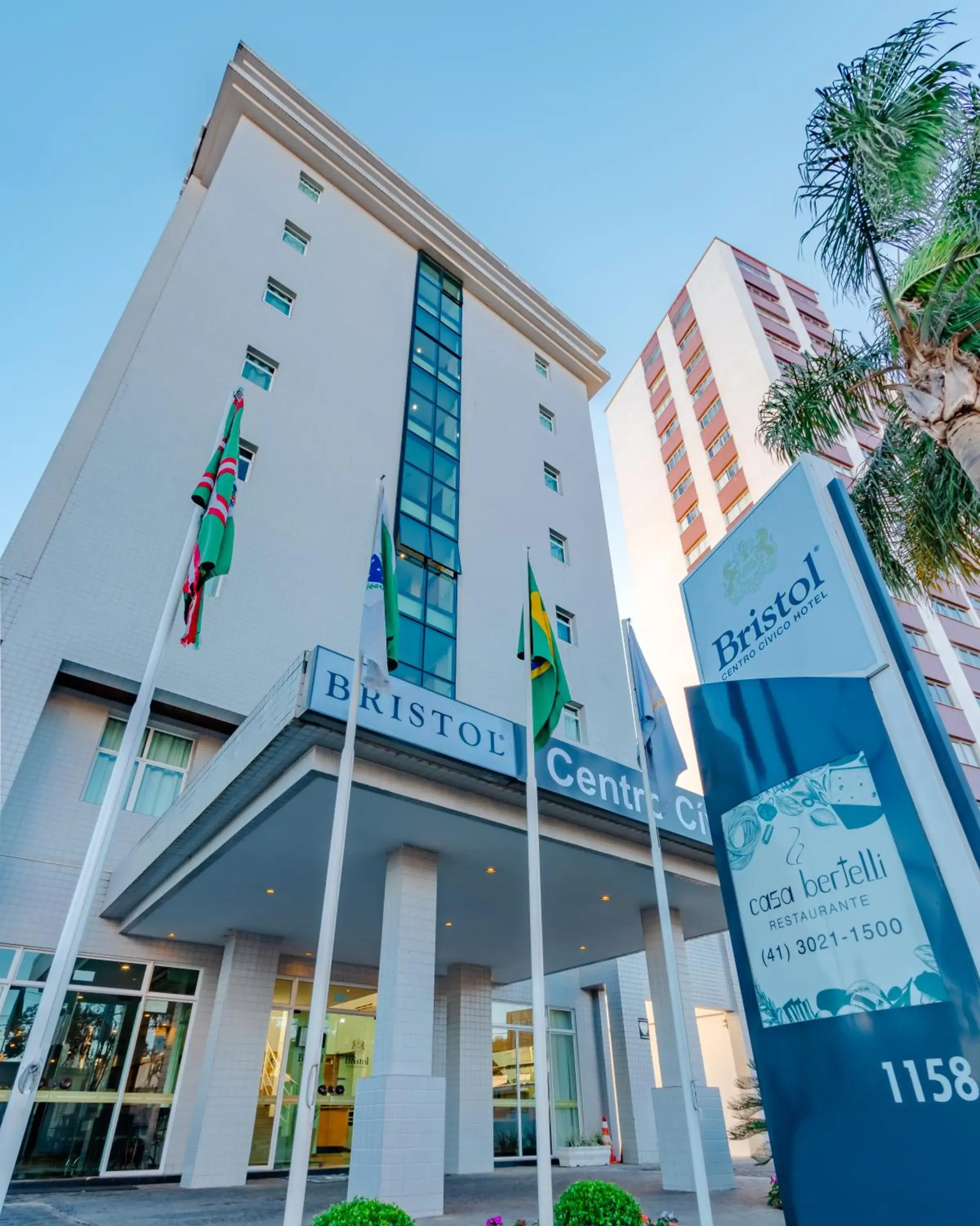 Facade/entrance in Bristol Centro Civico Curitiba Facade/entrance in Bristol Centro Civico Curitiba