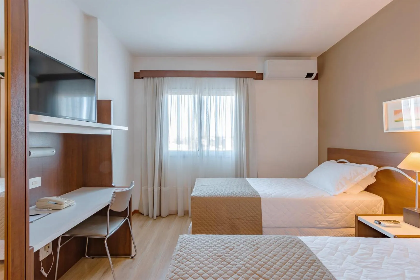 Photo of the whole room, Bed in Bristol Centro Civico Curitiba