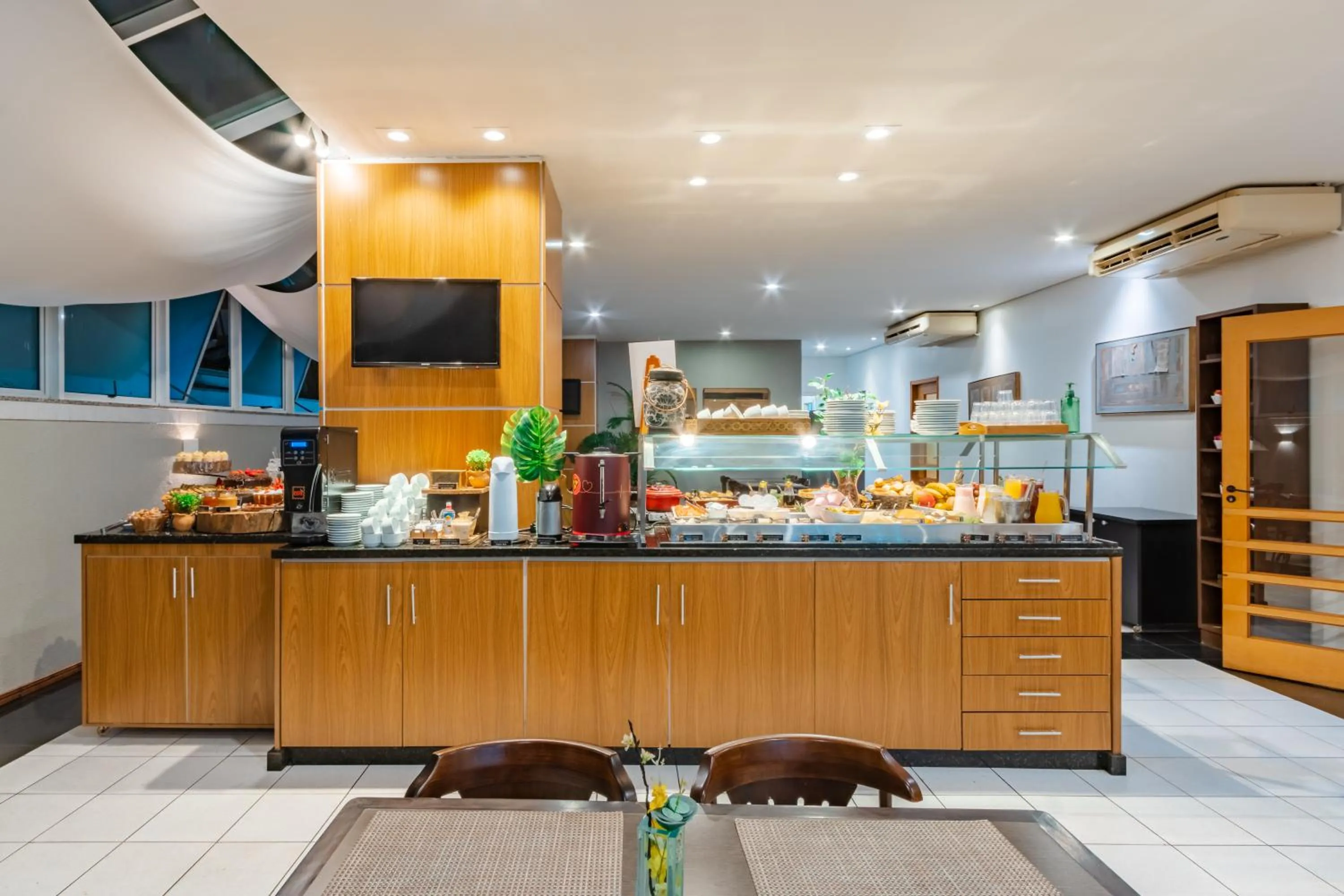 Buffet breakfast in Bristol Centro Civico Curitiba