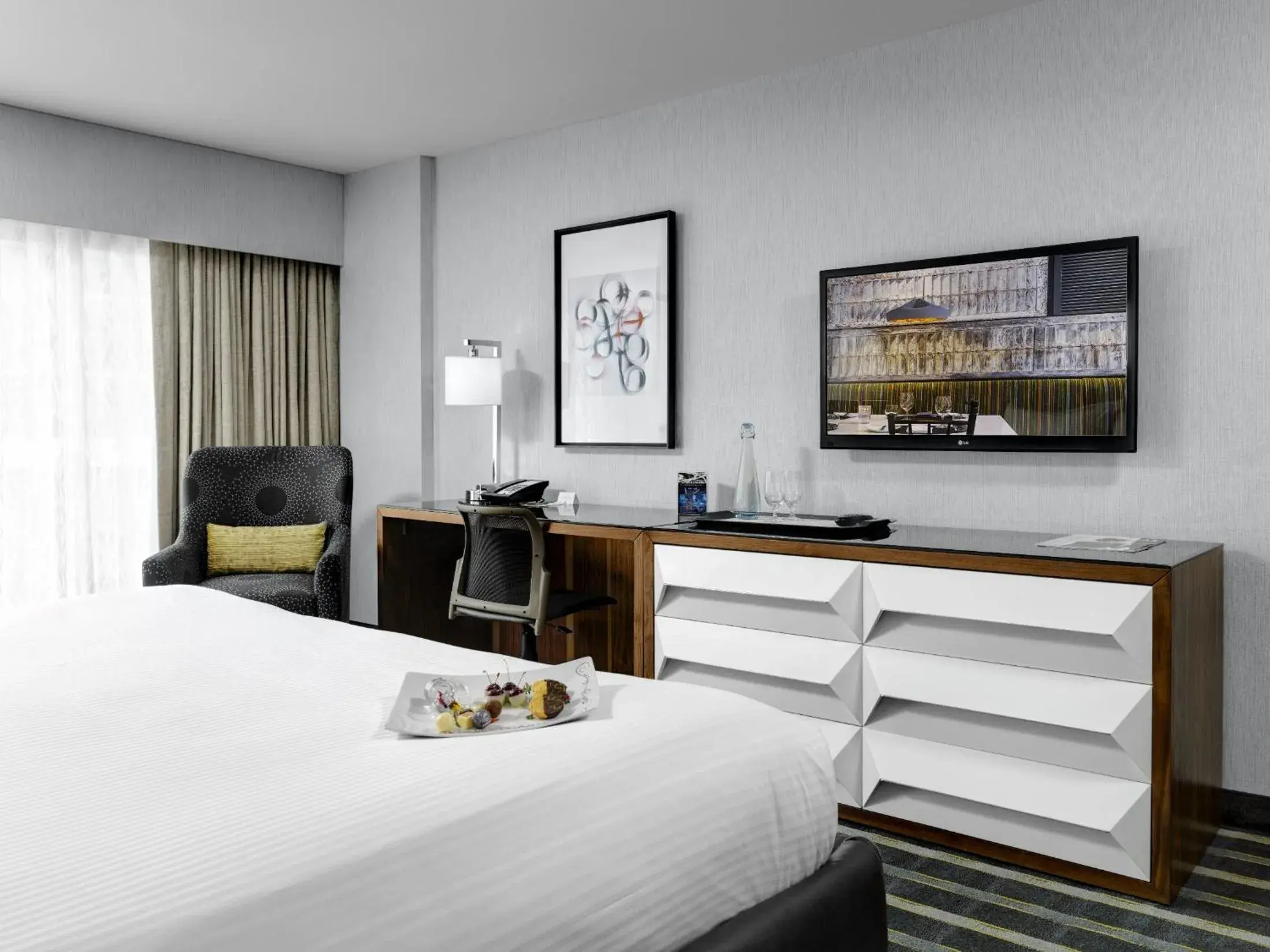 Bedroom, Bed in Hotel Arts Bedroom, Bed in Hotel Arts