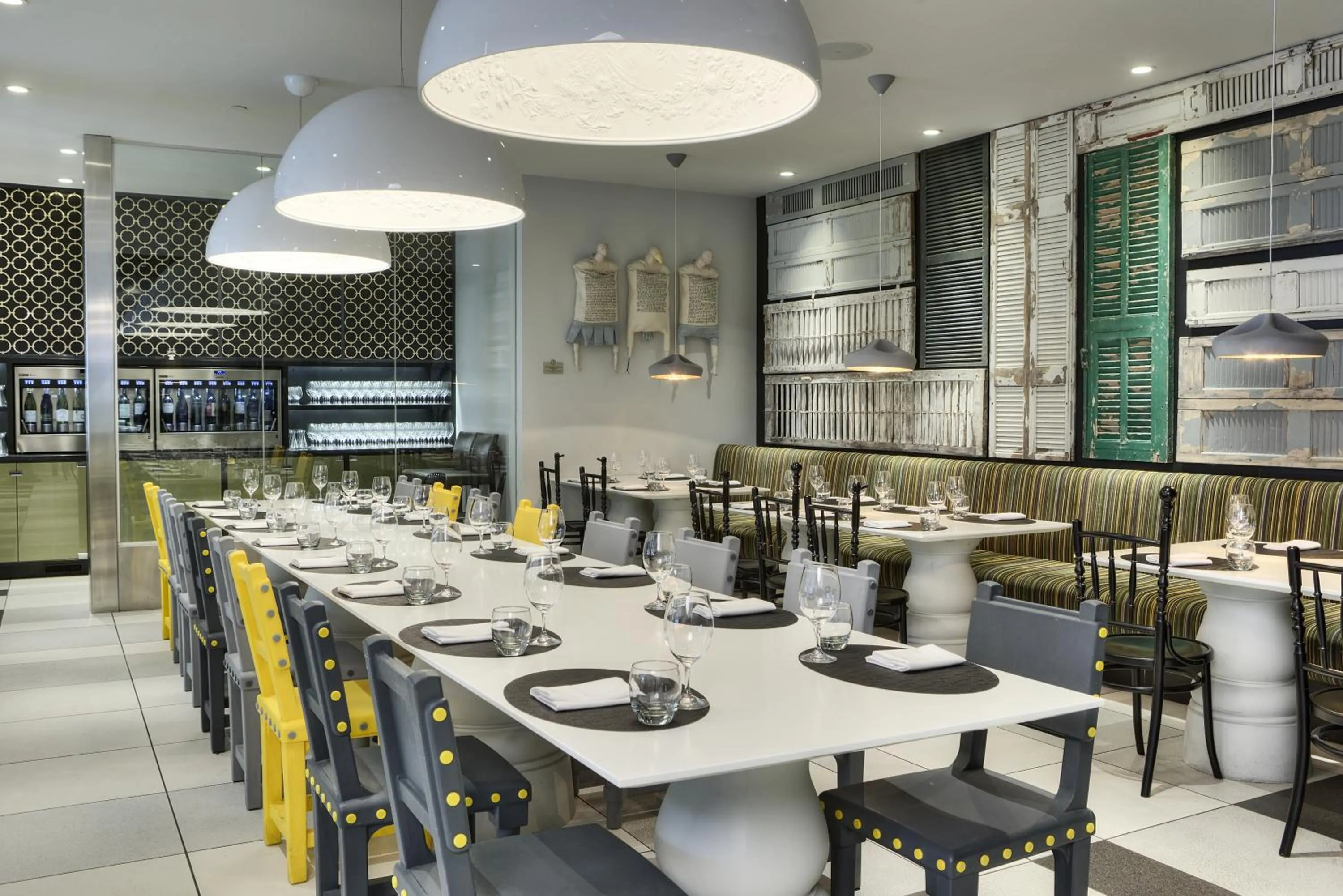 Restaurant/places to eat in Hotel Arts